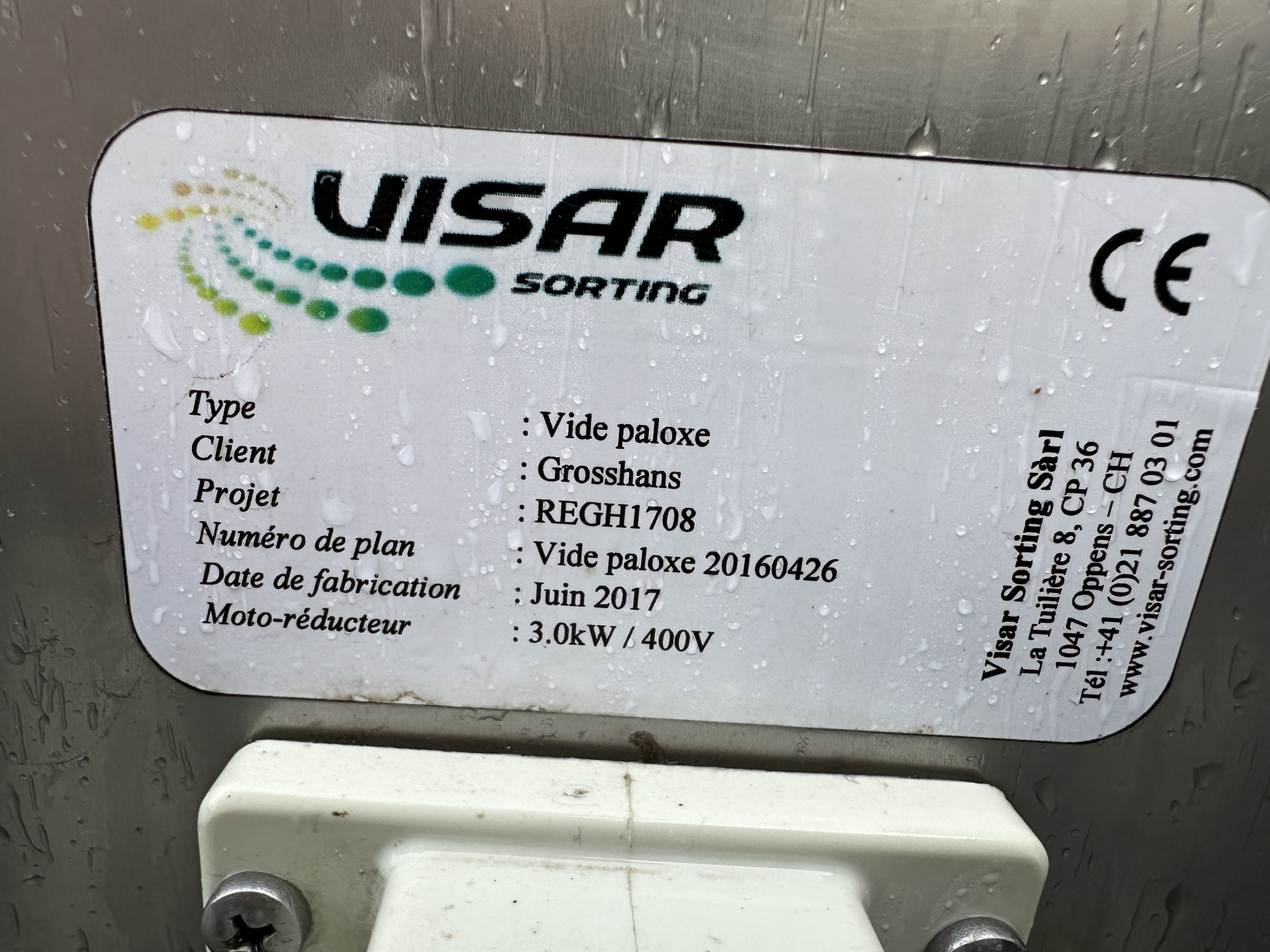 Visar Упаковочная линия из нержавеющей стали с устройством для опрокидывания бункеров Netagco и 16 весовыми станциями.
