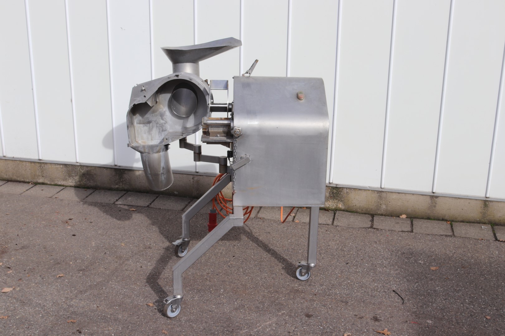 Kronen block cutting machine