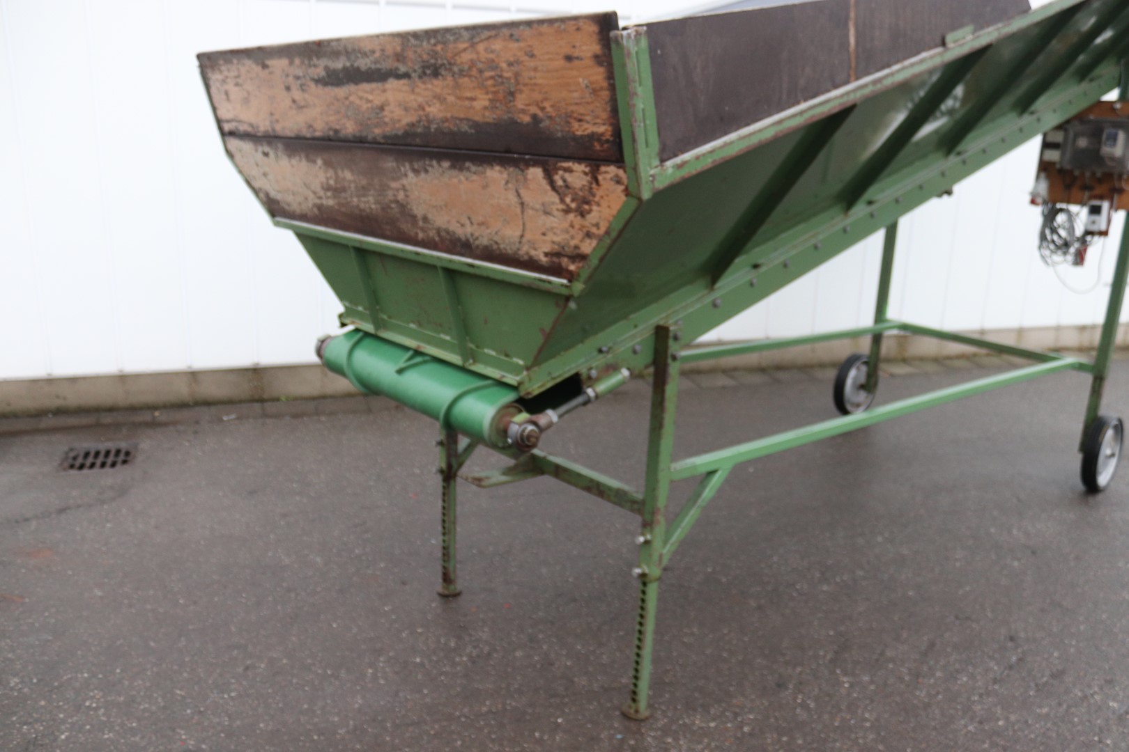 Бункер Schouten 450 x 82 см с регулируемой скоростью