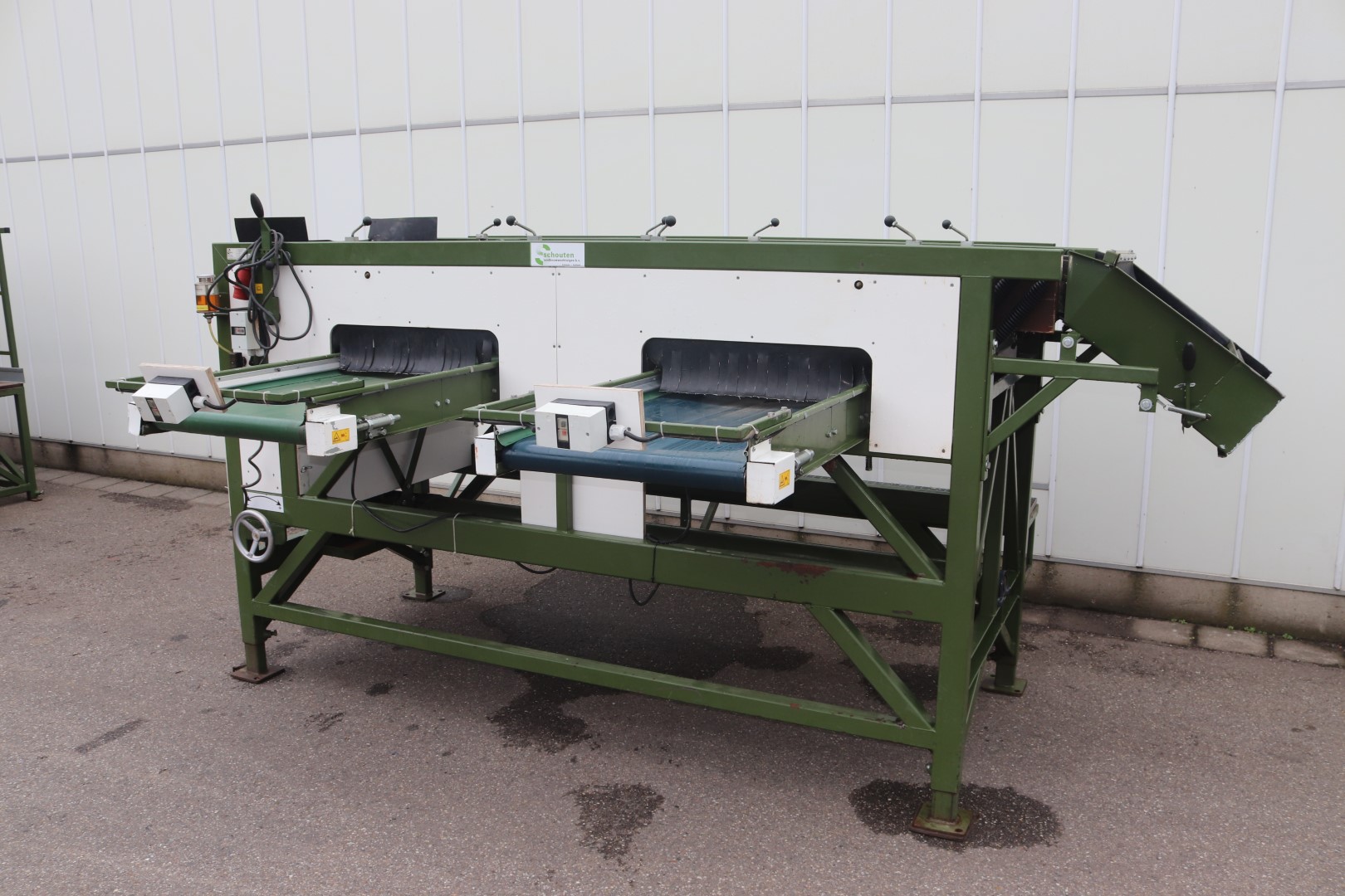 Schouten sorting machine for brussel sprouts