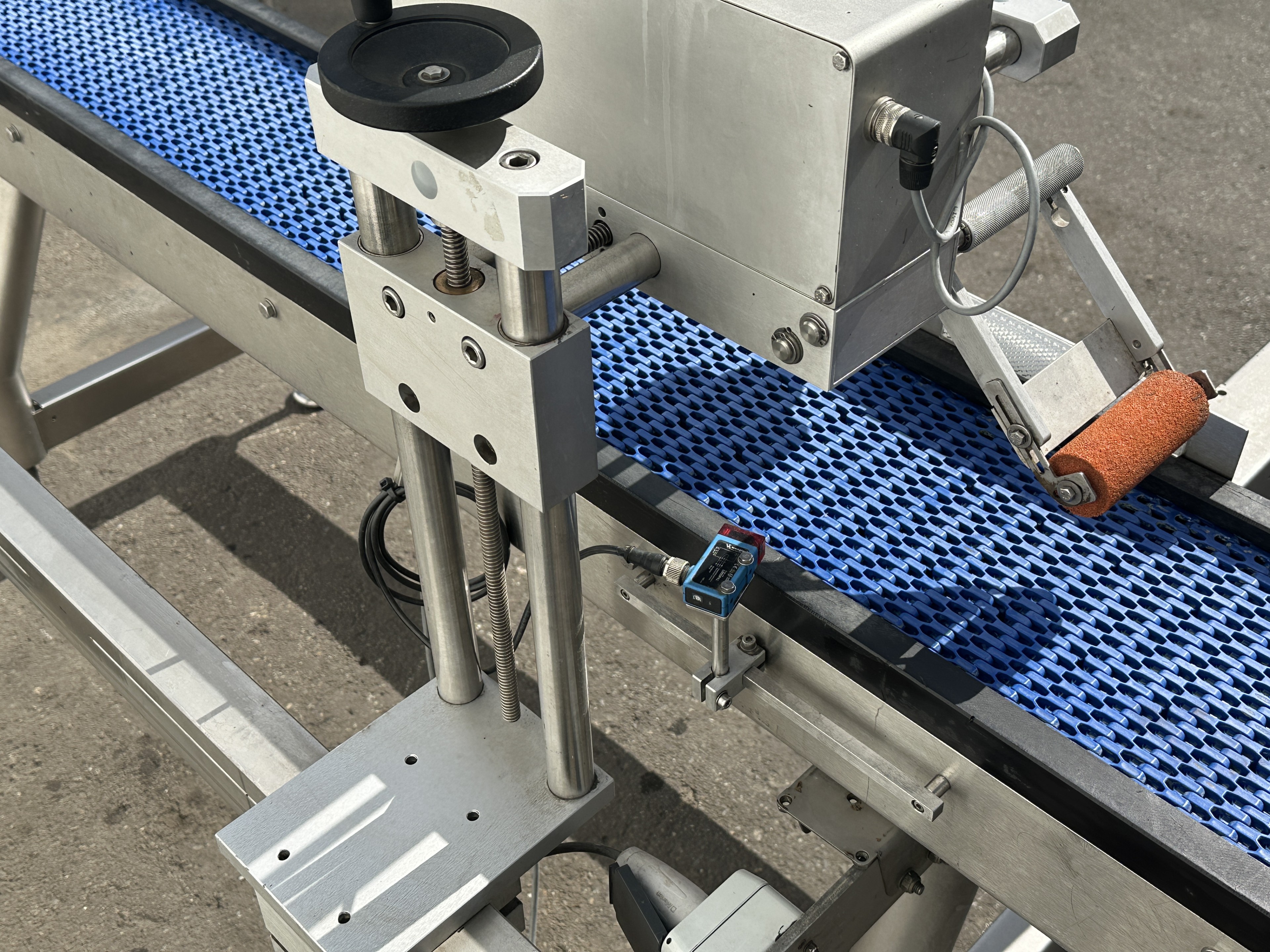 ELS Labeling systems AK3-EB-SCBS201 Этикеровочная машина с конвейером 325 x 20,5
