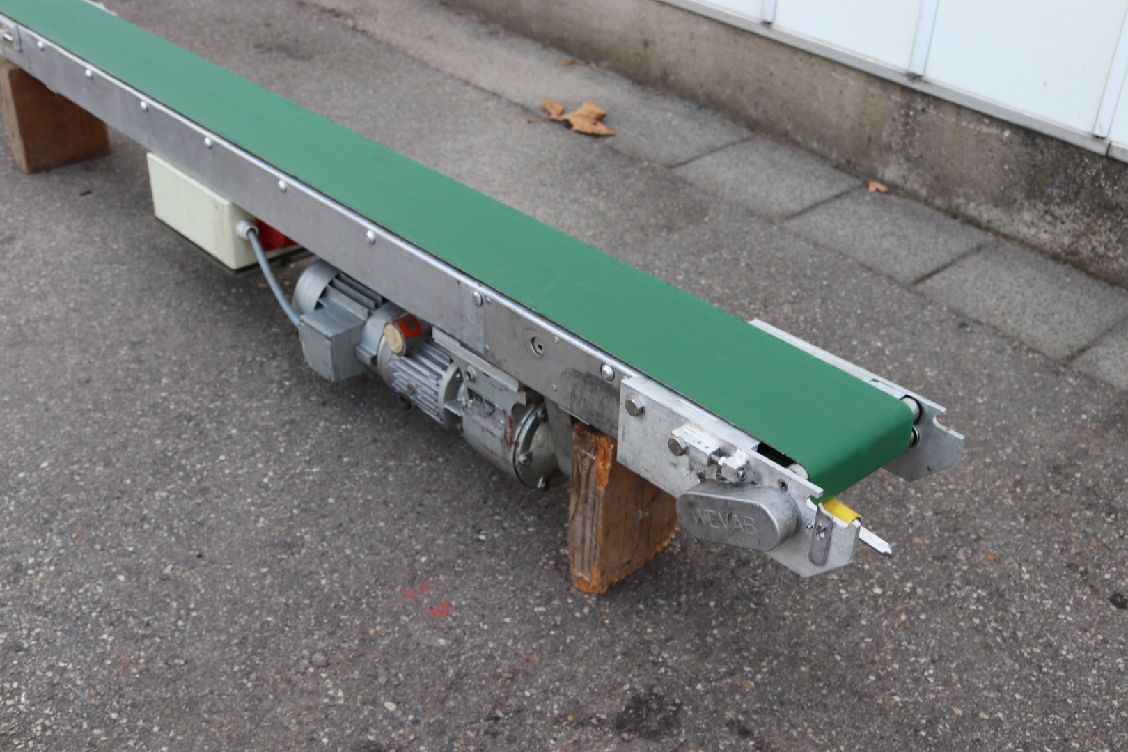 Wevab 195 cm potplant conveyor with adjustable speed