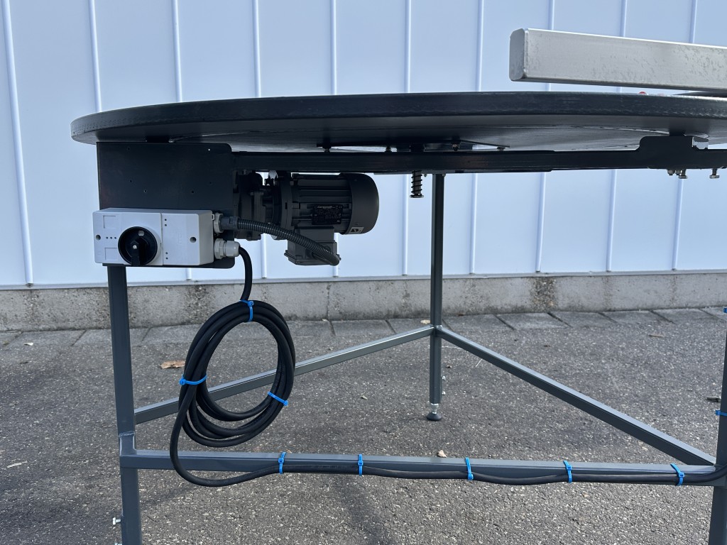 Manter RT 130 DG Поворотные столы 130 см