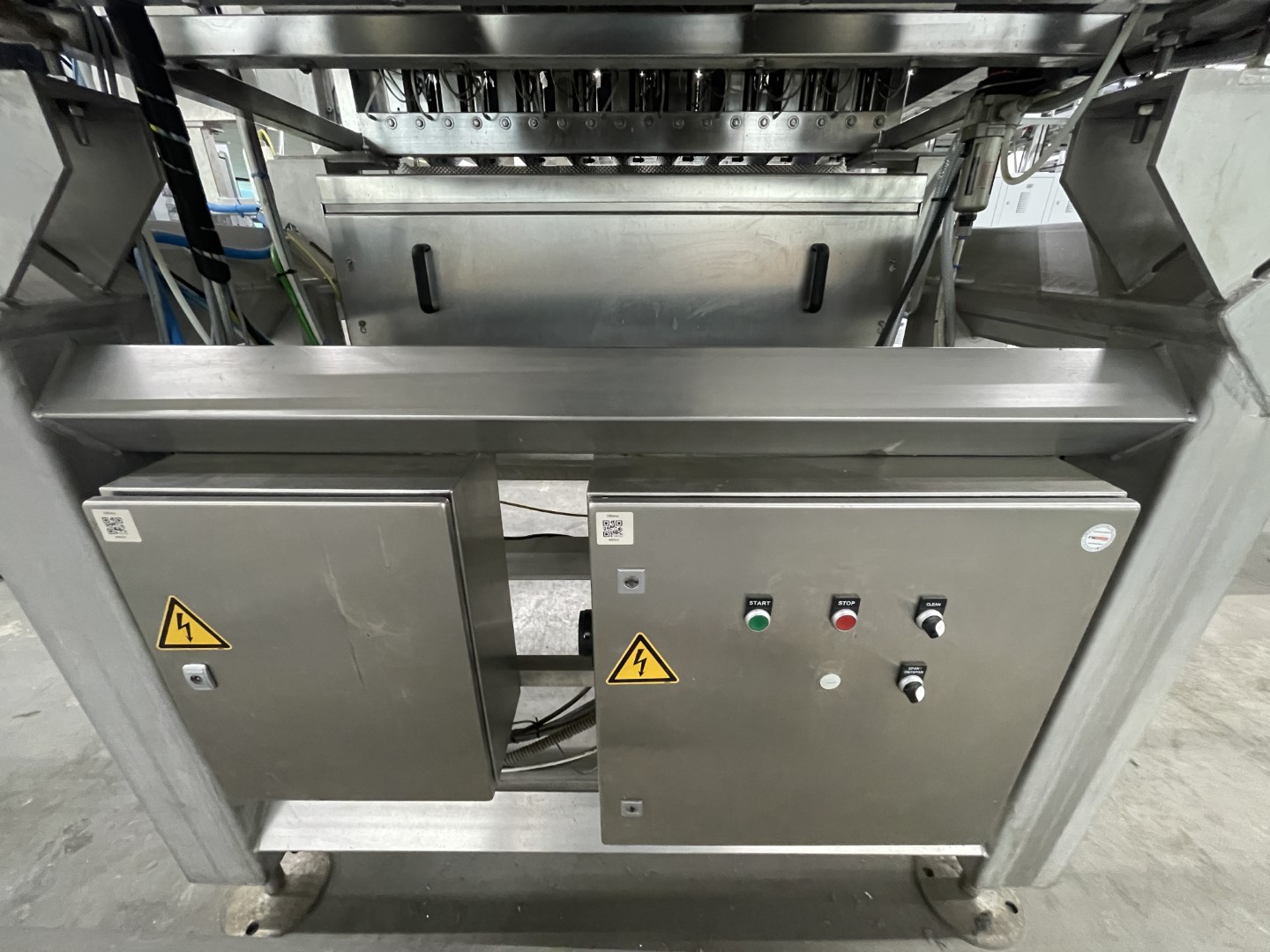 Newtec PCS2009 Линия взвешивания продукции в лотках с упаковочной машиной Flow Pack