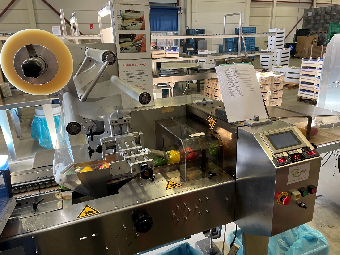 Affeldt weighing machine with GNA flowpacking machine for bell peppers