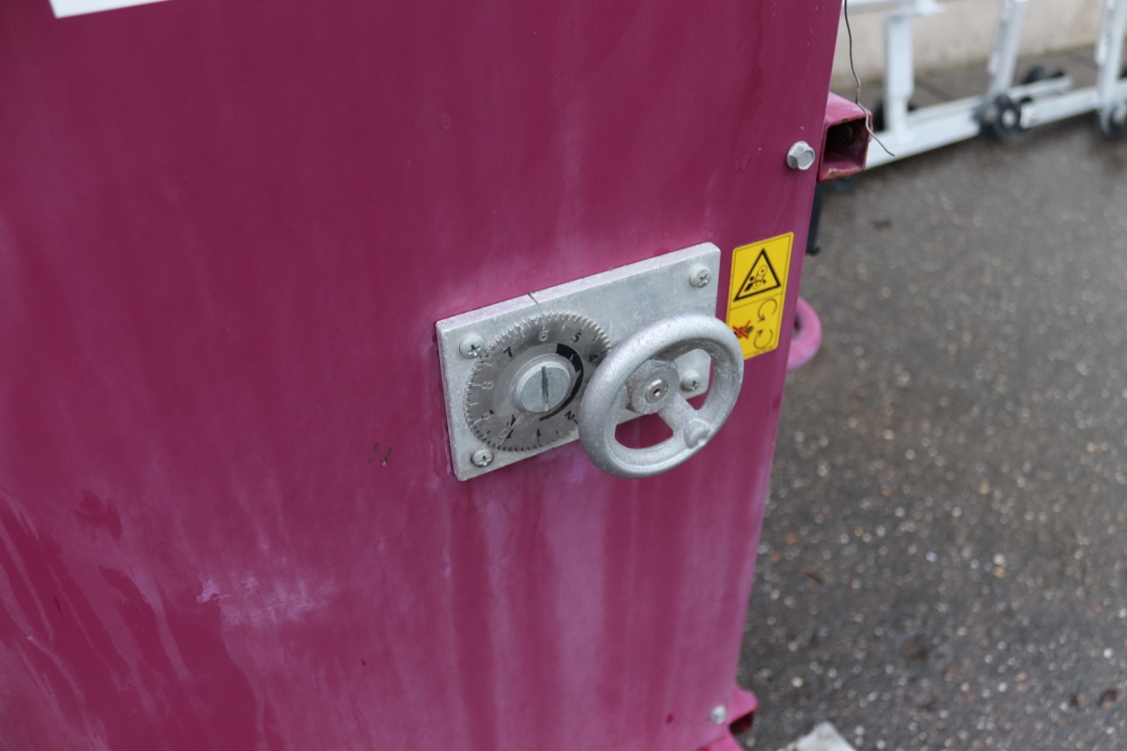 Berg electric hose reel with spraying boom