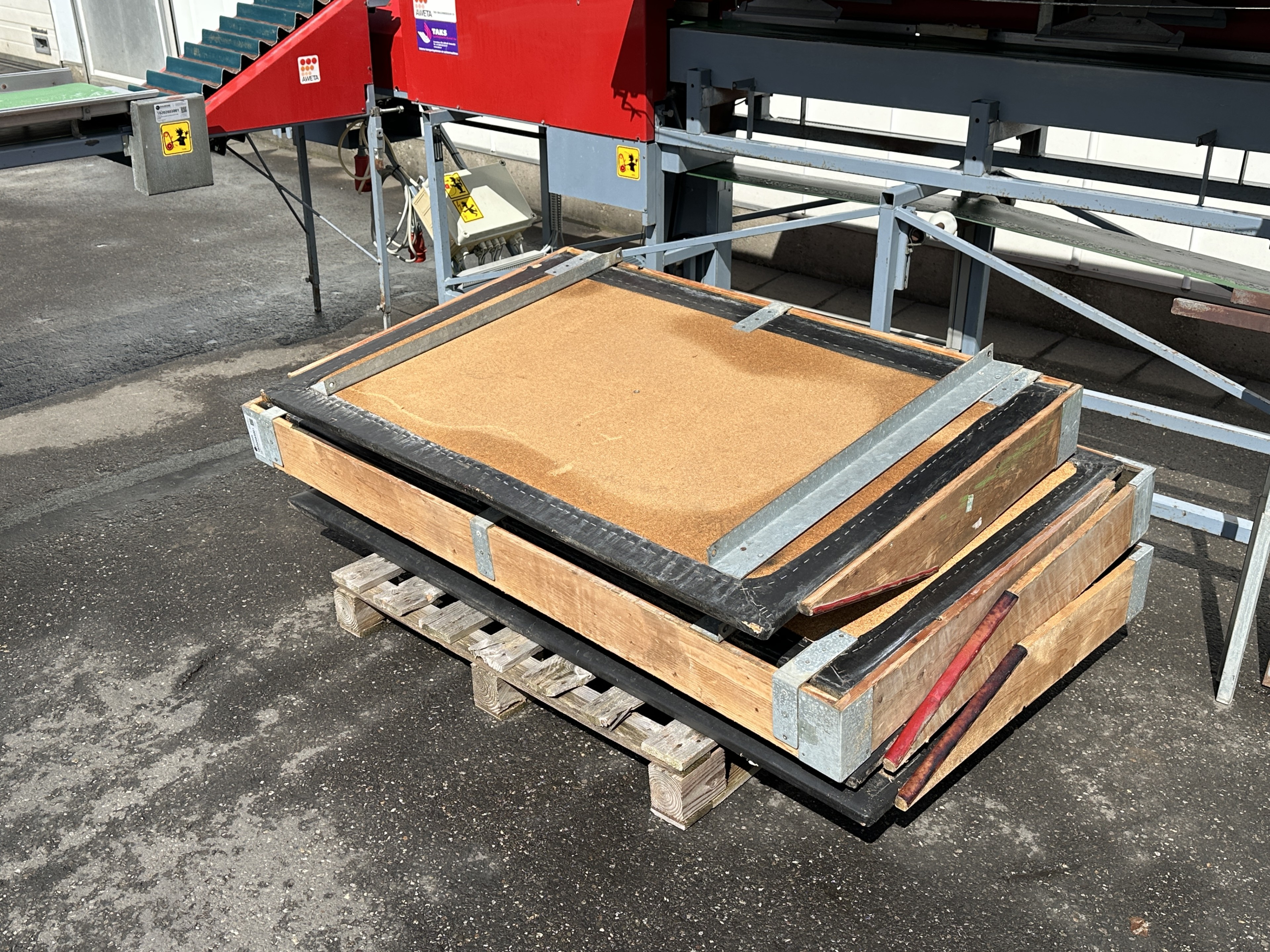Aweta E8 Оборудование для сортировки огурцов в комплекте с подъемником для ящиков