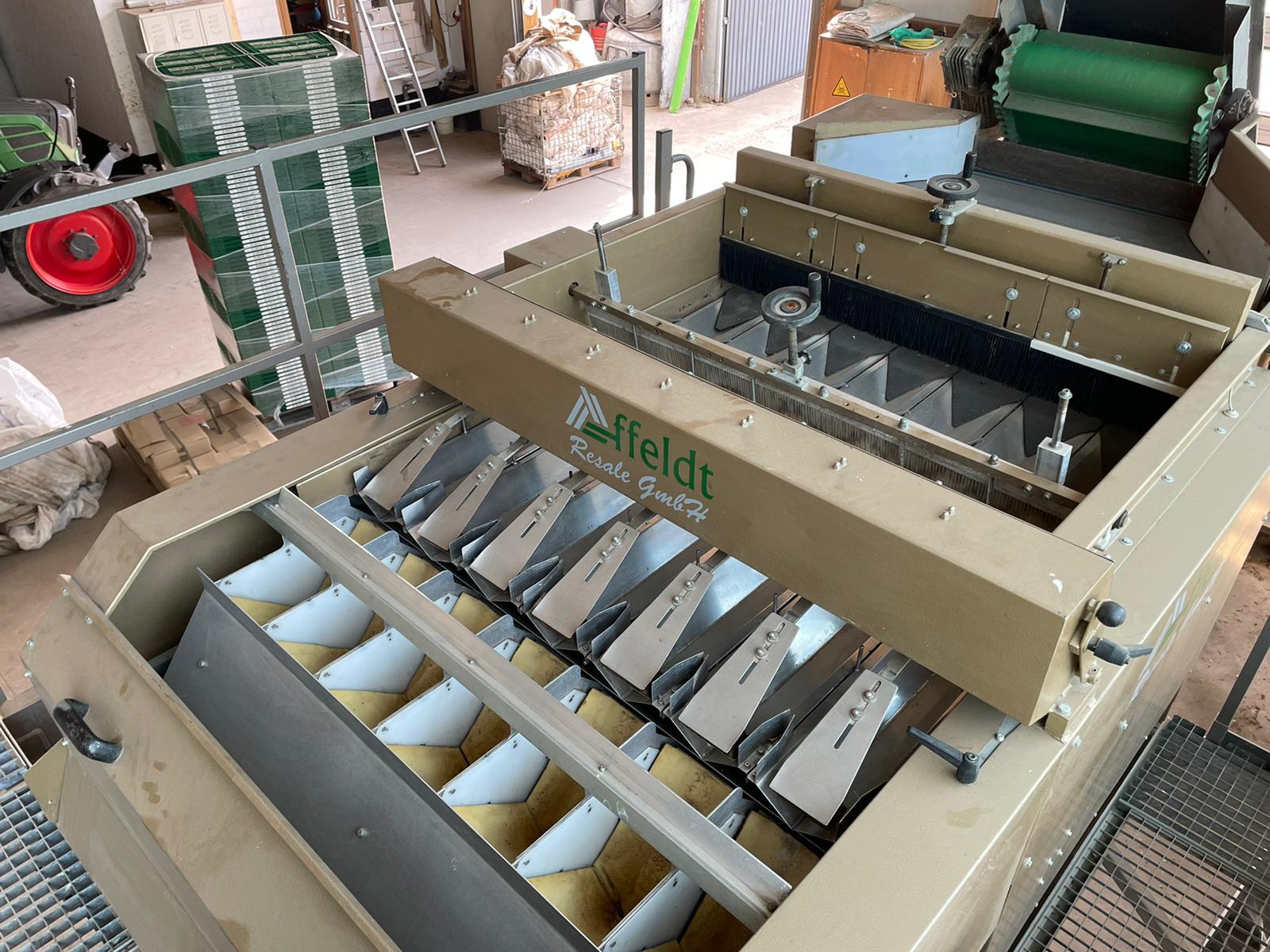 Affeldt weighing machine with C-Pack net clipper