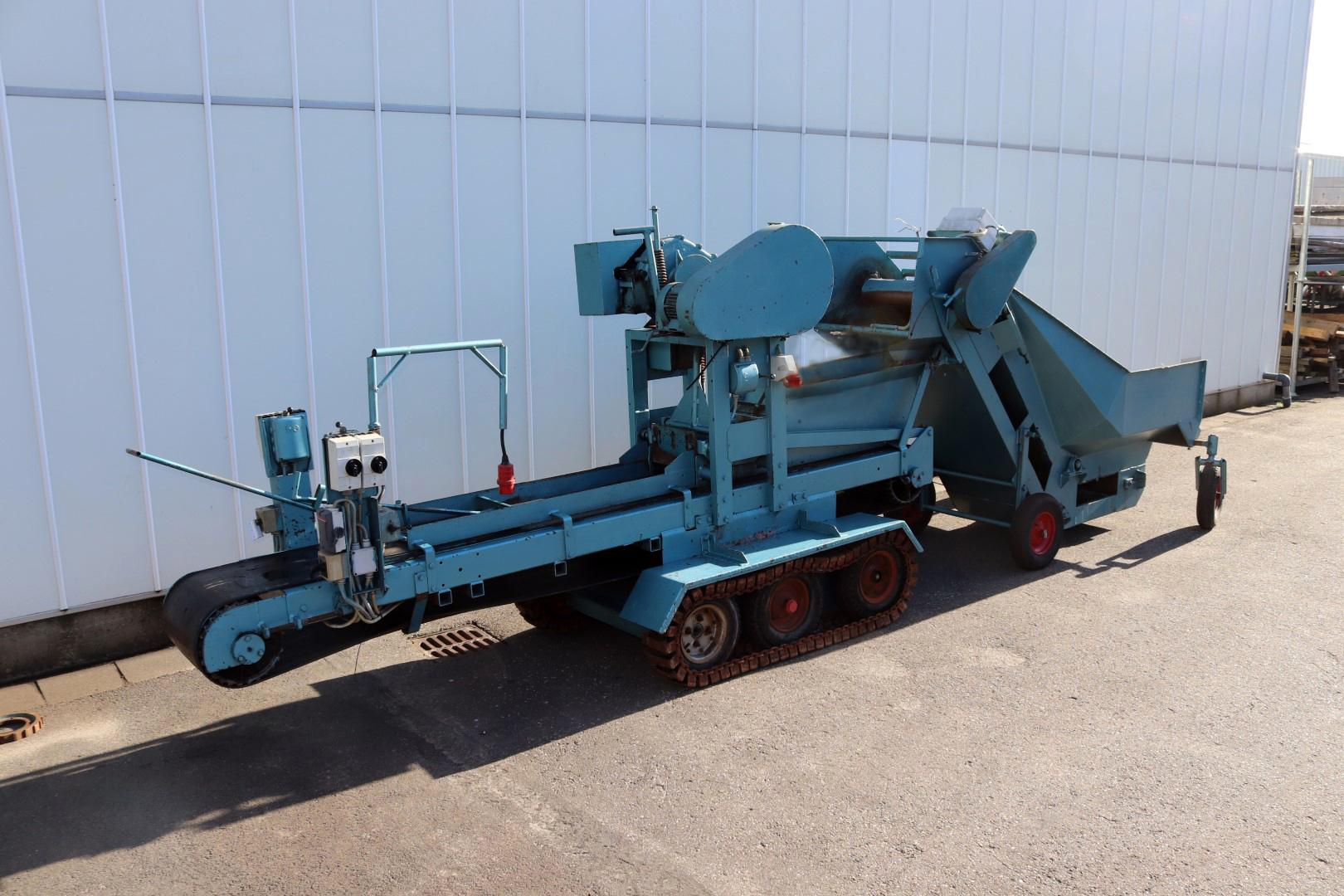Visser / Dewa selfdriven soilblocking machine