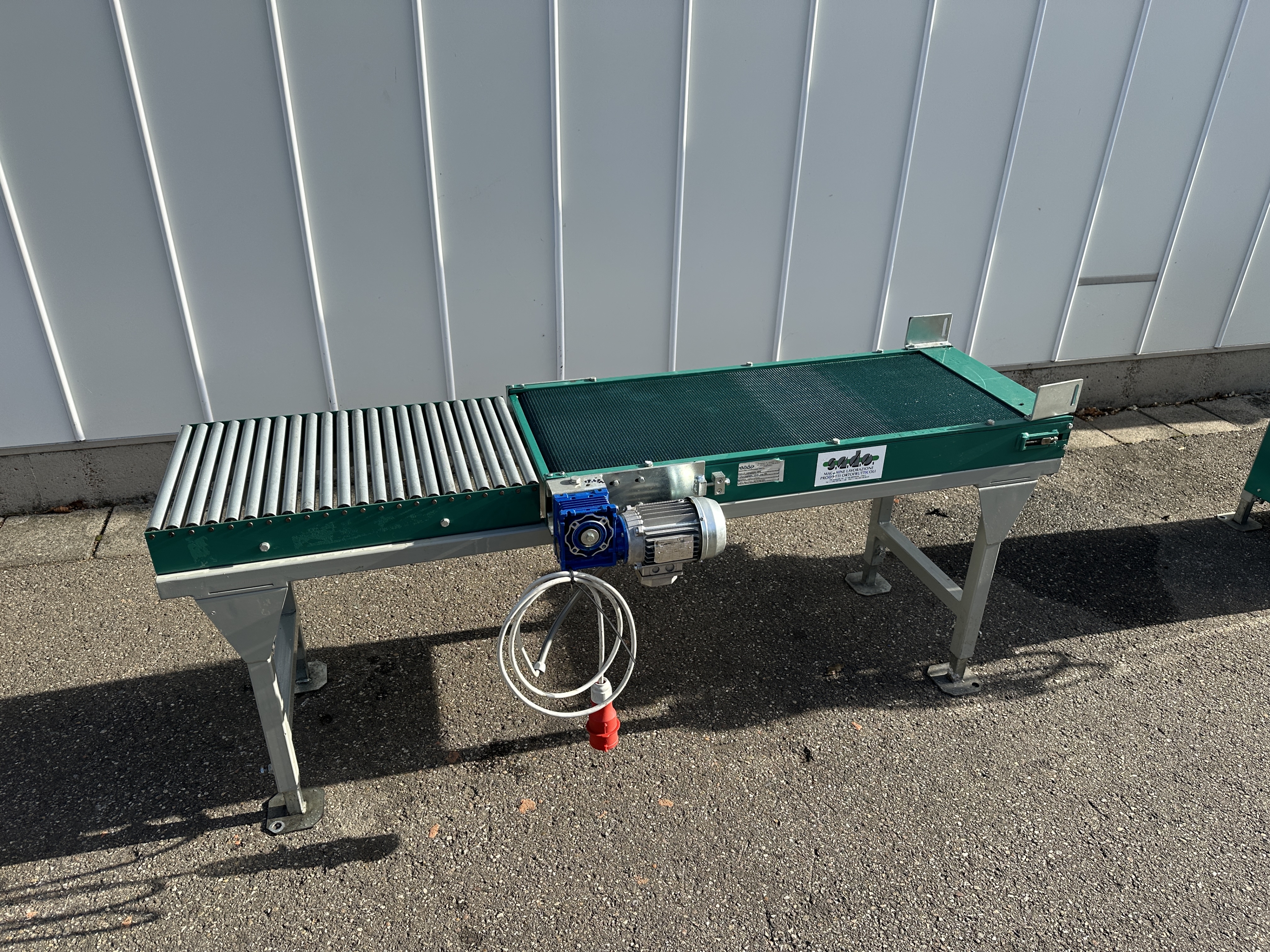 SADO конвейер 105 x 40 см + роликовый конвейер 65 x 40 см