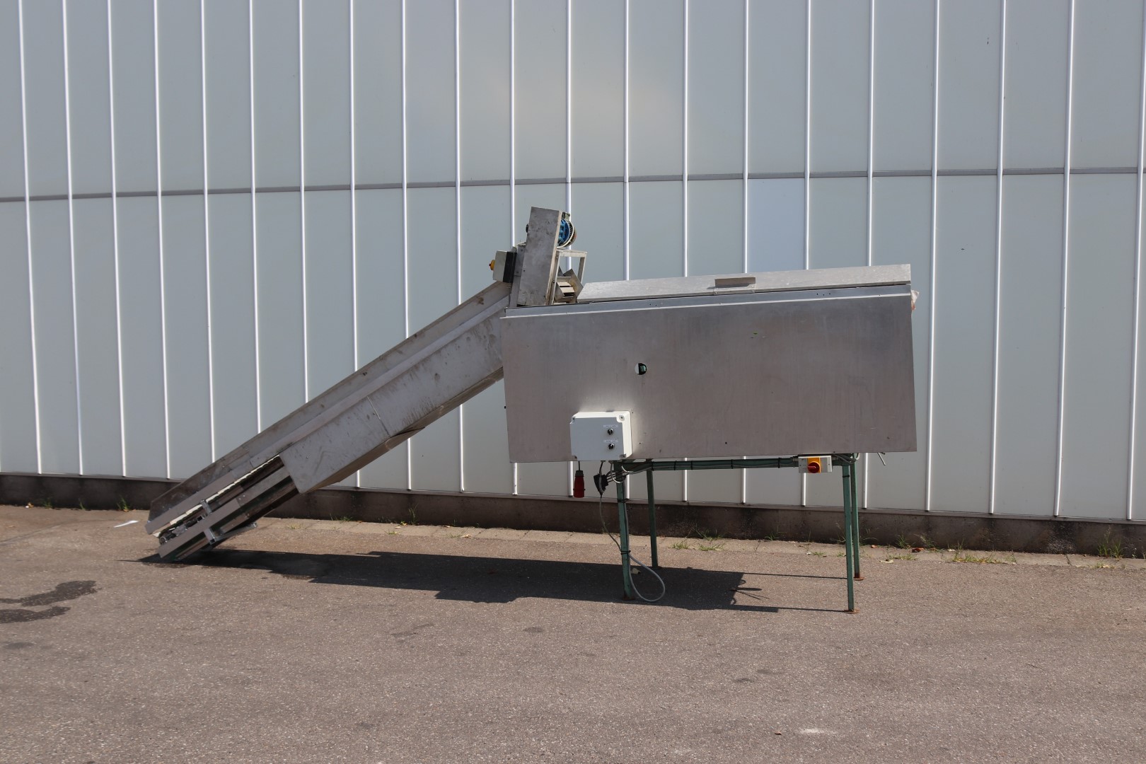 Buitendijk & Slaman (B&S) dryer for tomatoes with aluminium elevator