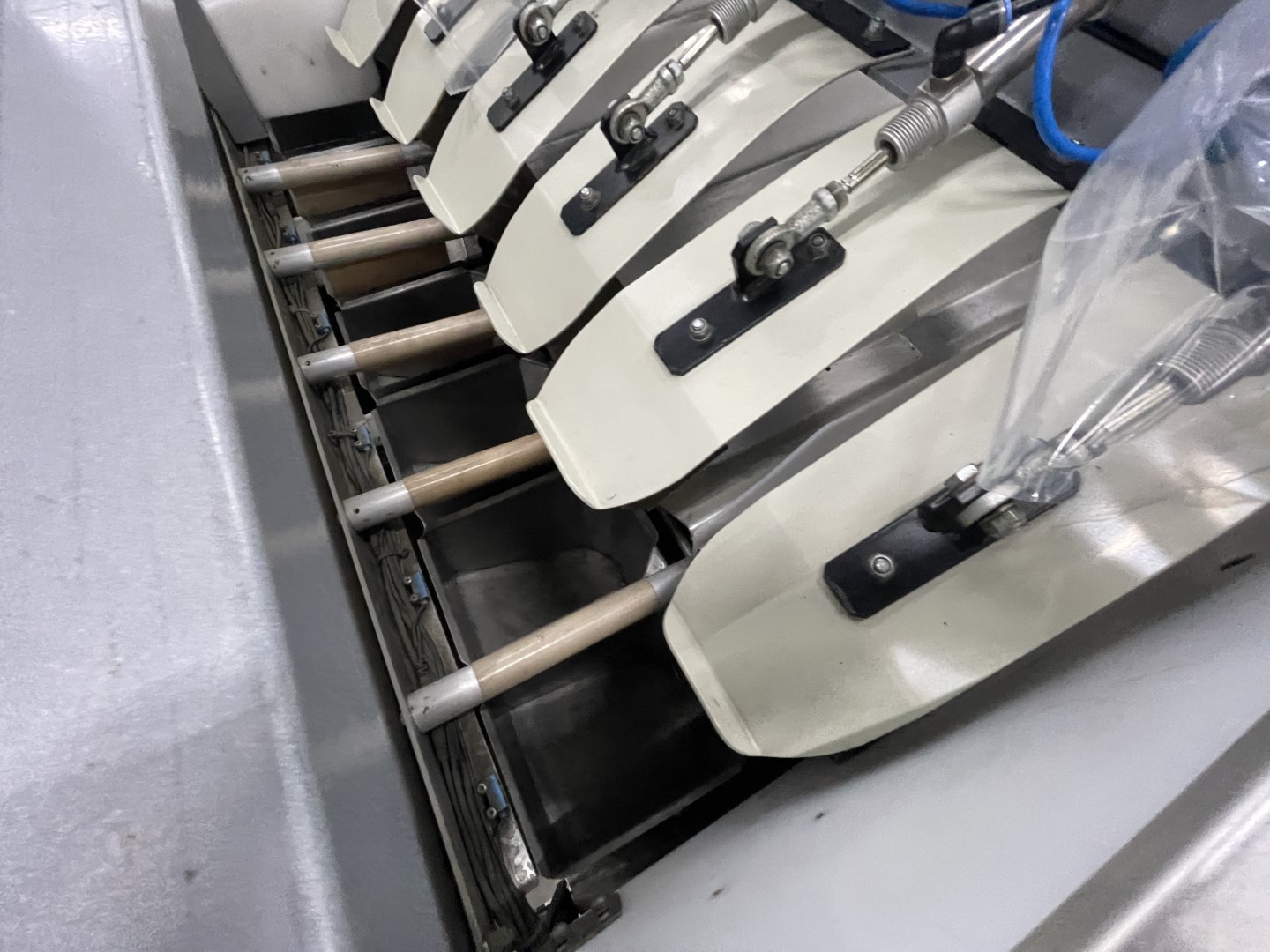 Manter VP16000 Весовой дозатор с 3 подъемниками и дозировочными конвейерами