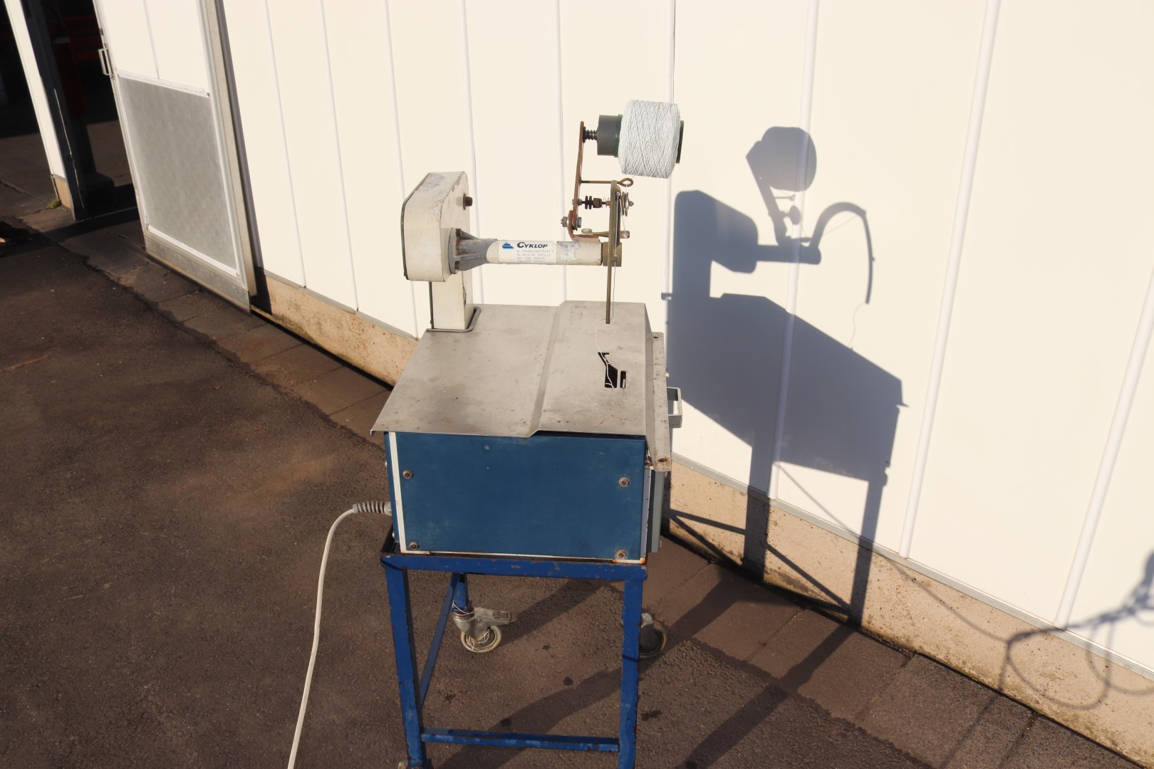 Cyklop EM-16 binding machine