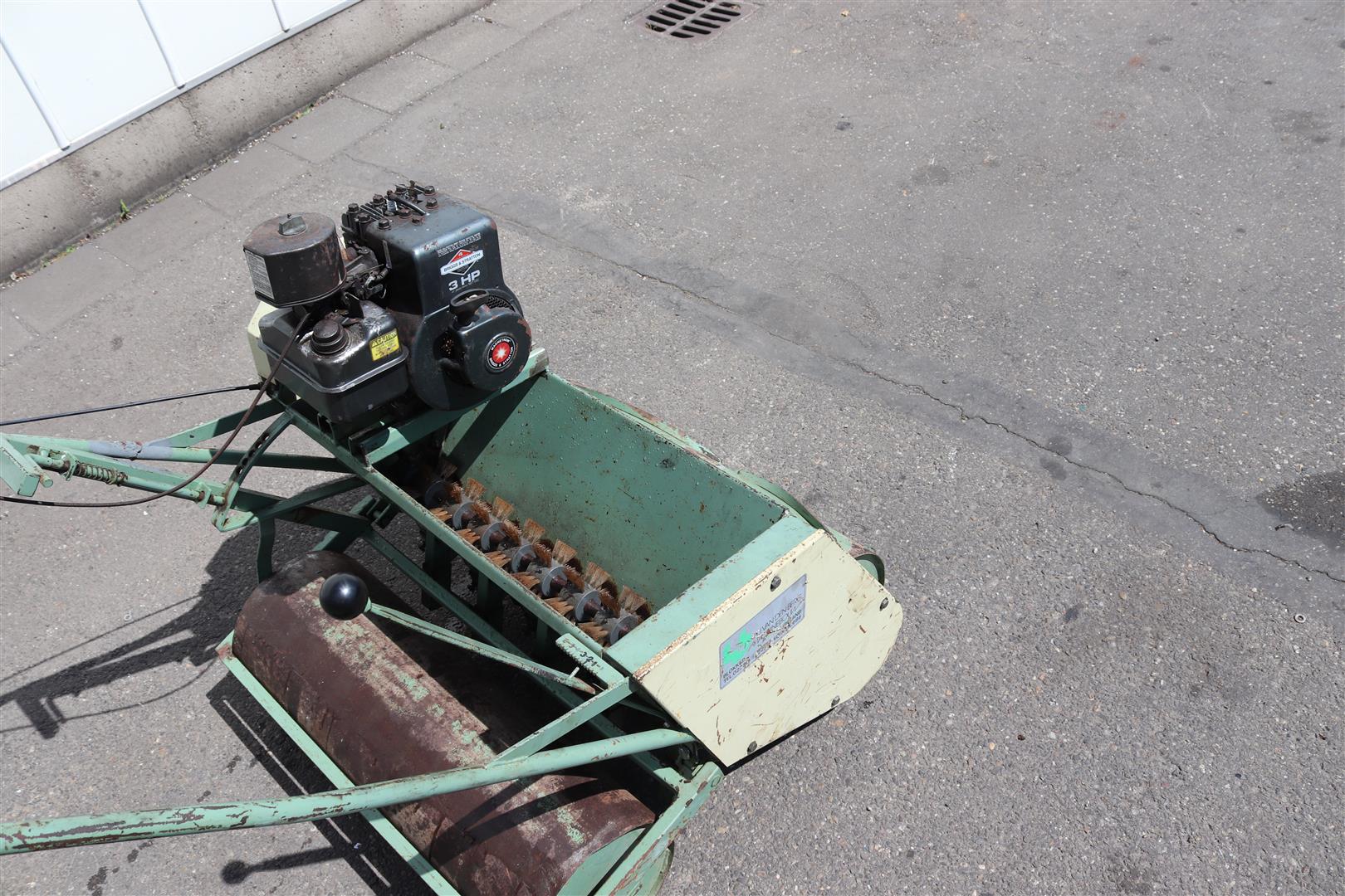 Механическая сеялка Vandenberg с двигателем Briggs & Stratton