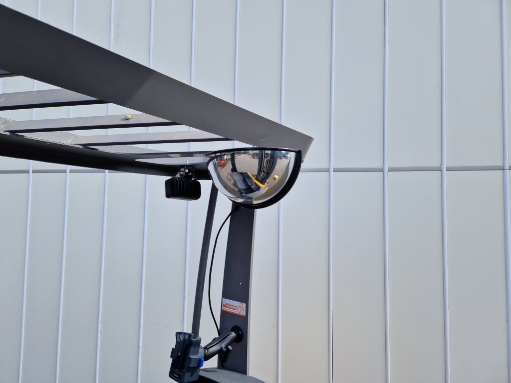 Jungheinrich ETV214 - 770 cm ричтрак 1400 кг