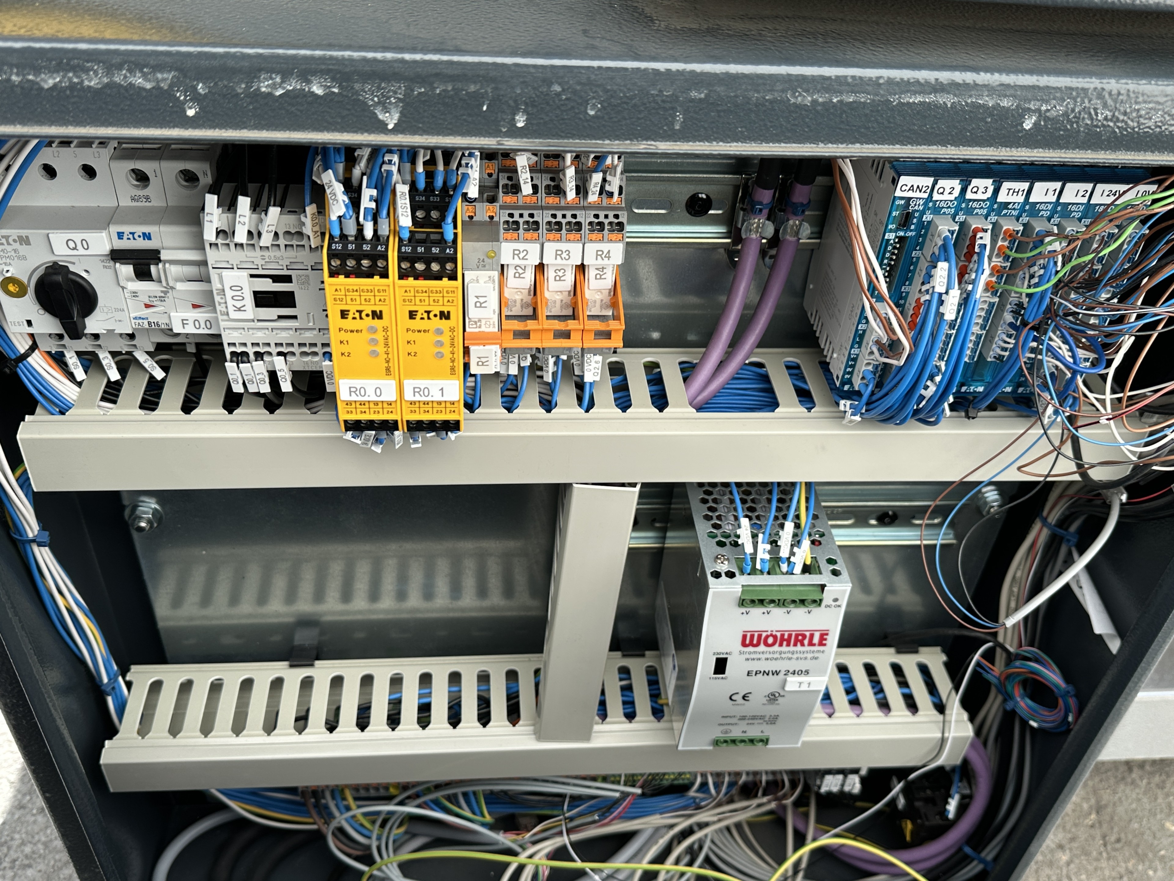 C-Pack VAS 992 Вертикальная упаковочная машина, машина для упаковки сетки с запечатыванием и ручкой.