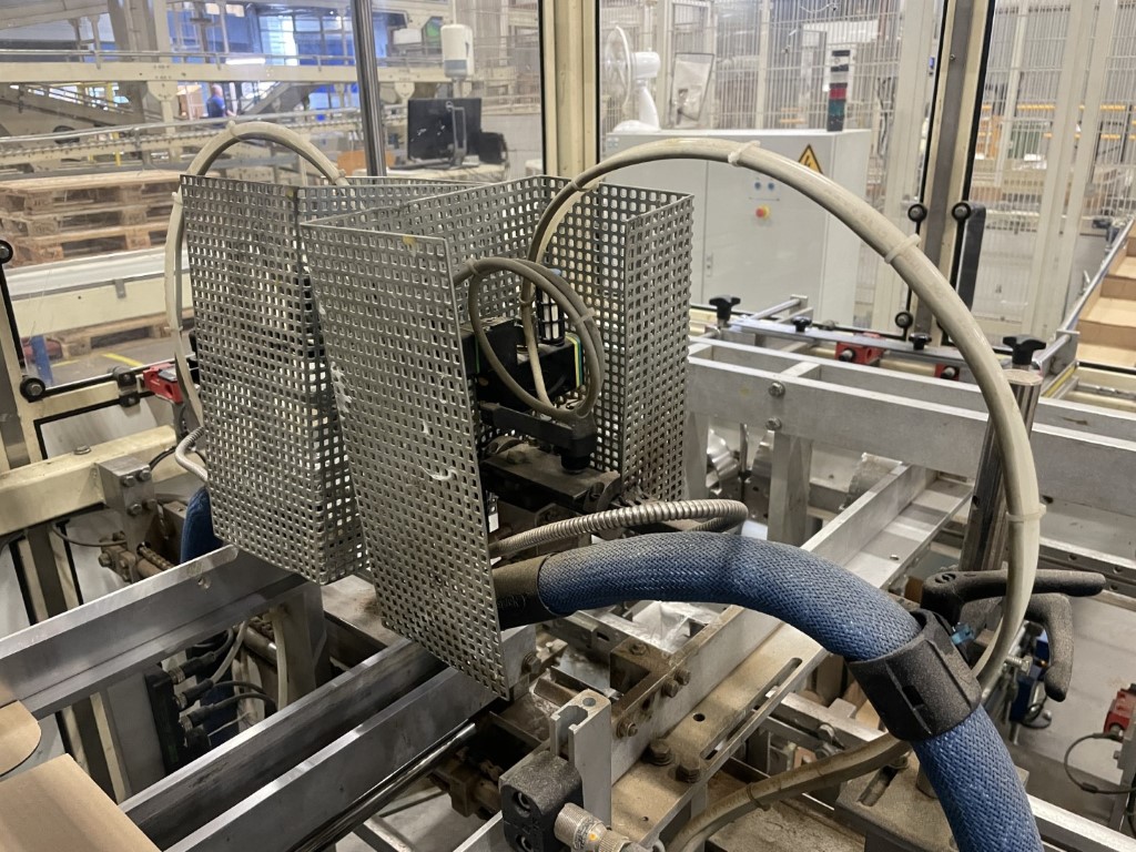 Sealed Air B+ BA20 Mашина для формовки картонных коробок и кассет с наклейкой, подъемником и сборным конвейером