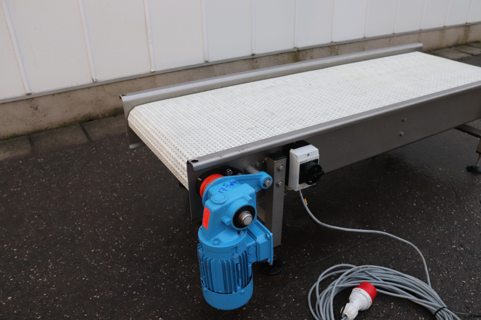 Bouwpaco stainless steel conveyor 170 x 55 cm