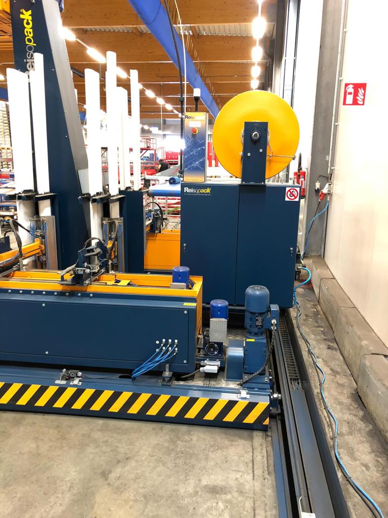 Reisopack 2915 automatic pallet strapping machine with pallet corners