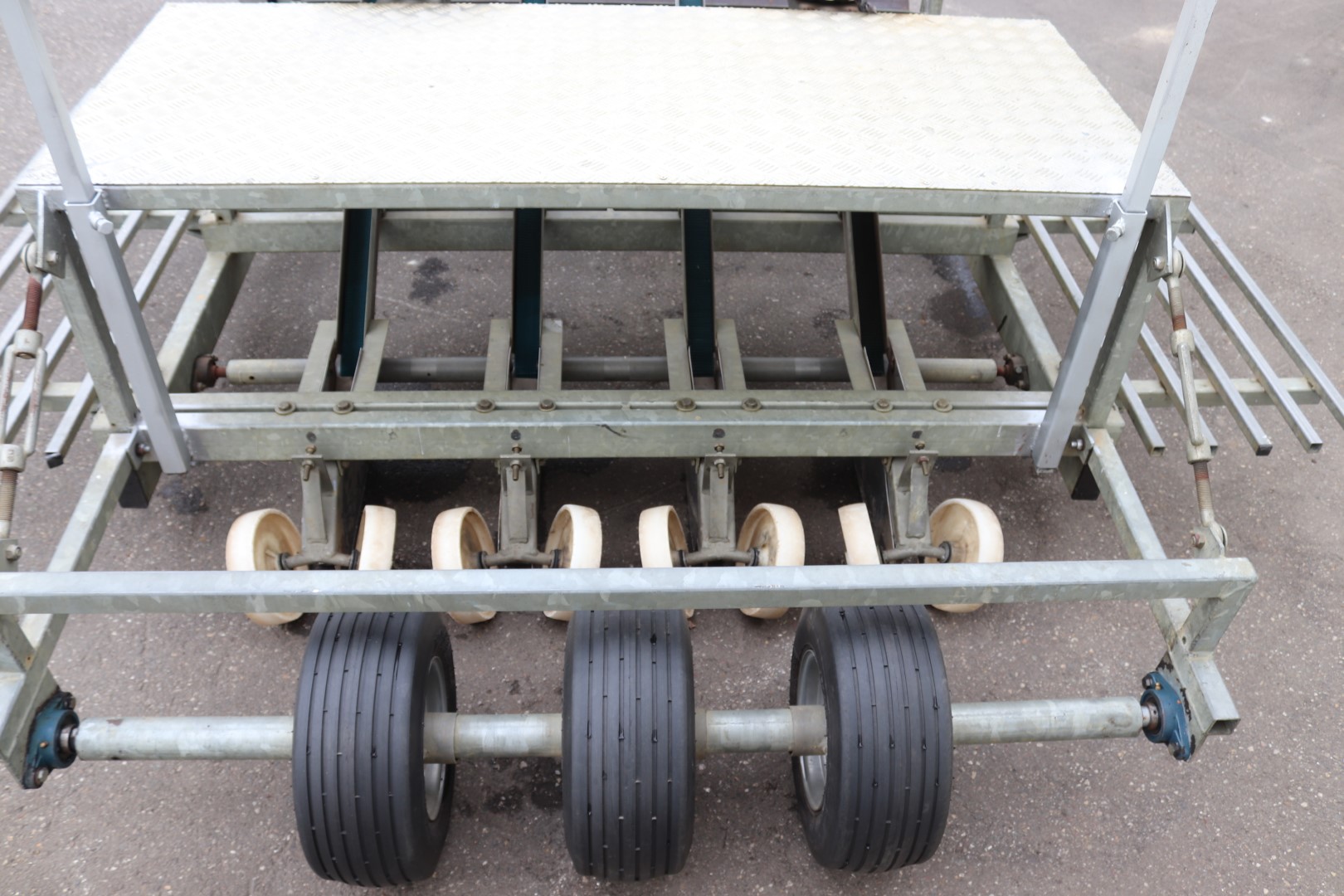 Van den Beucken planting machine transplanter for soilblocks 4 rows