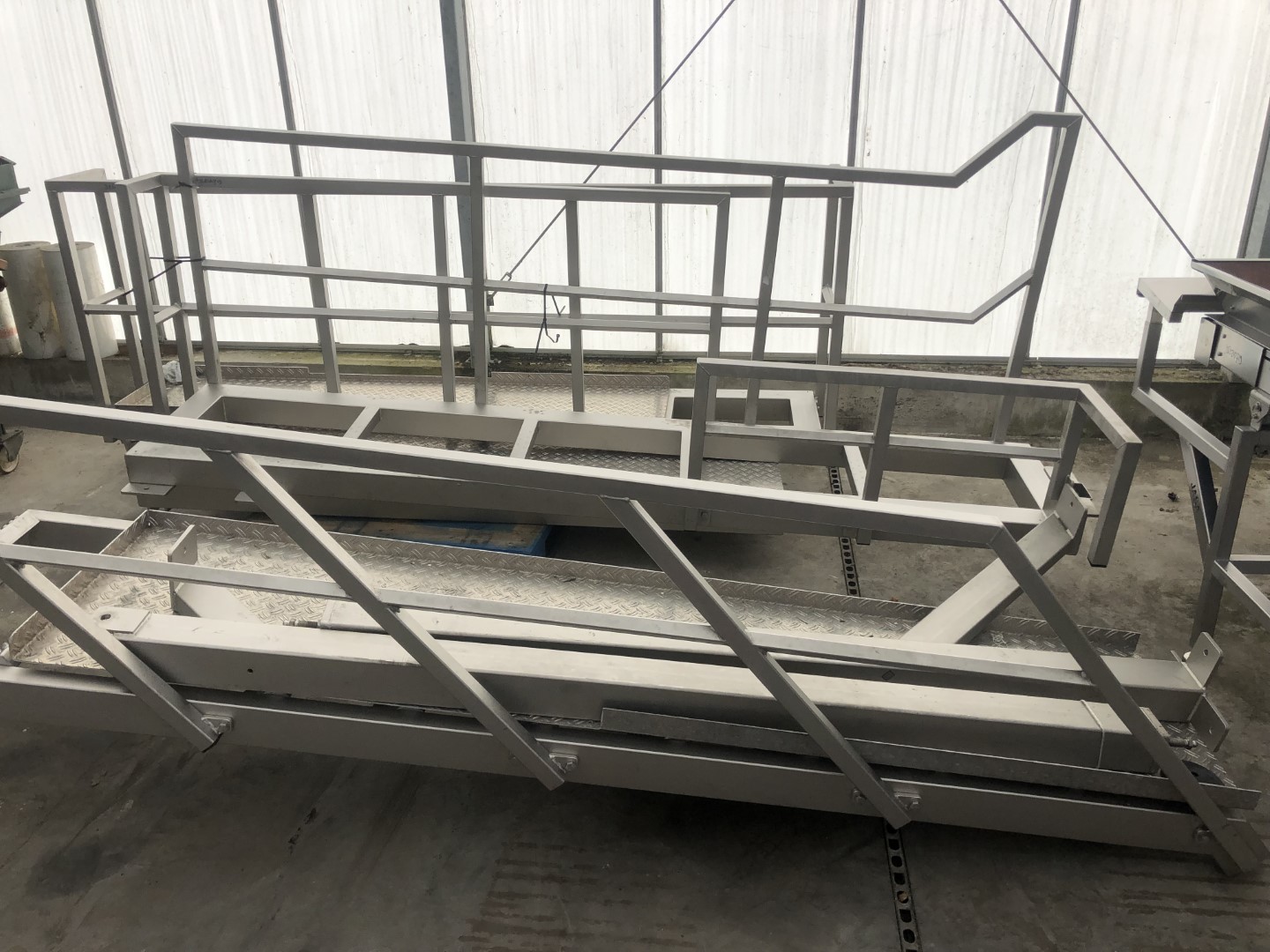 Newtec 14-head weighing machine with supply conveyors