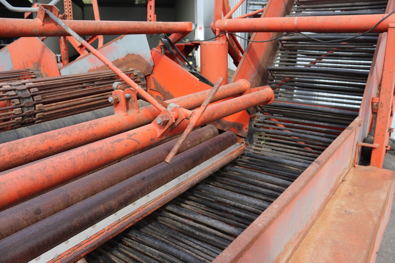 AMAC D2 onion loader with extended elevator