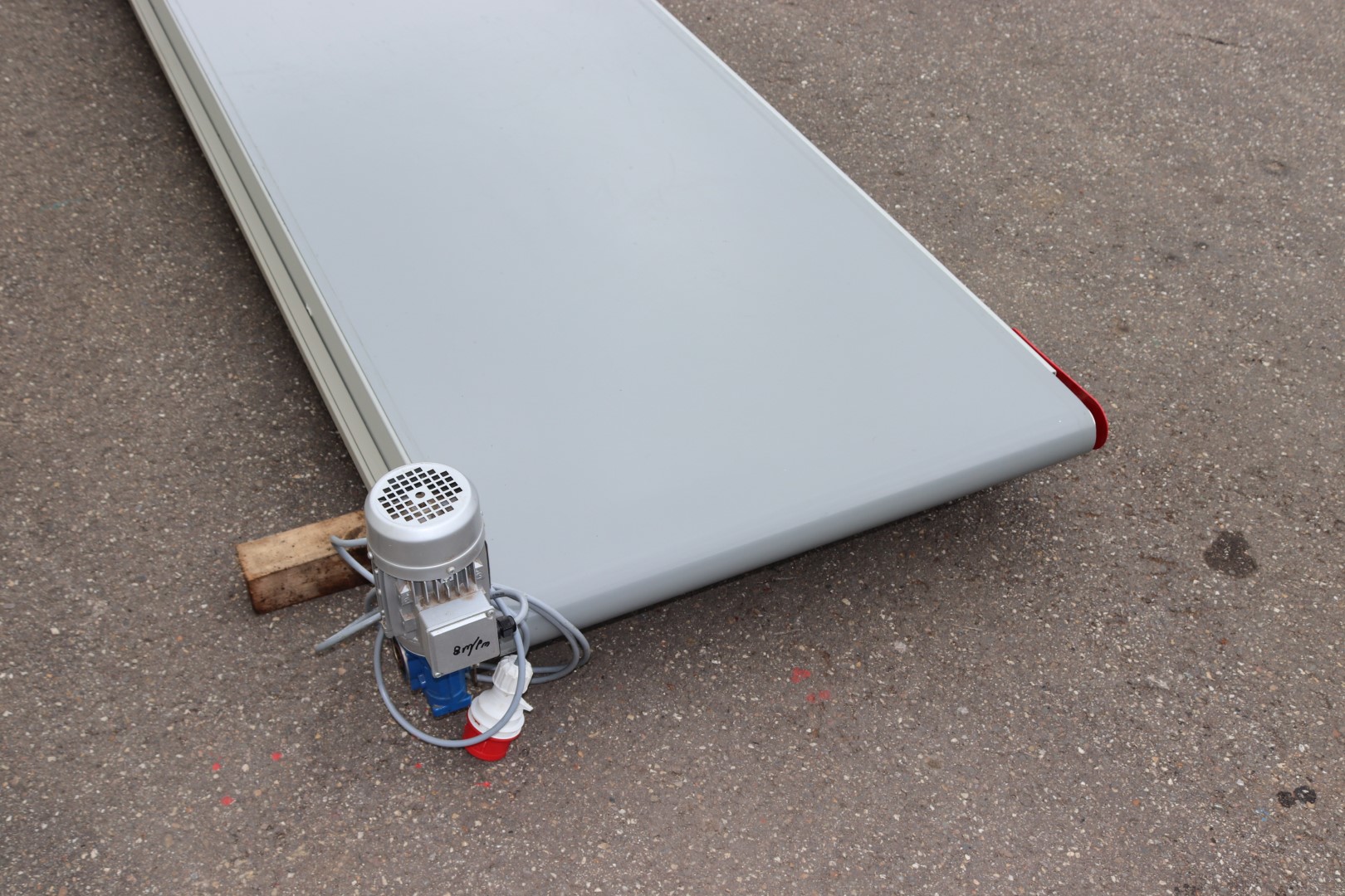 BTM flat conveyor 270 x 85 cm