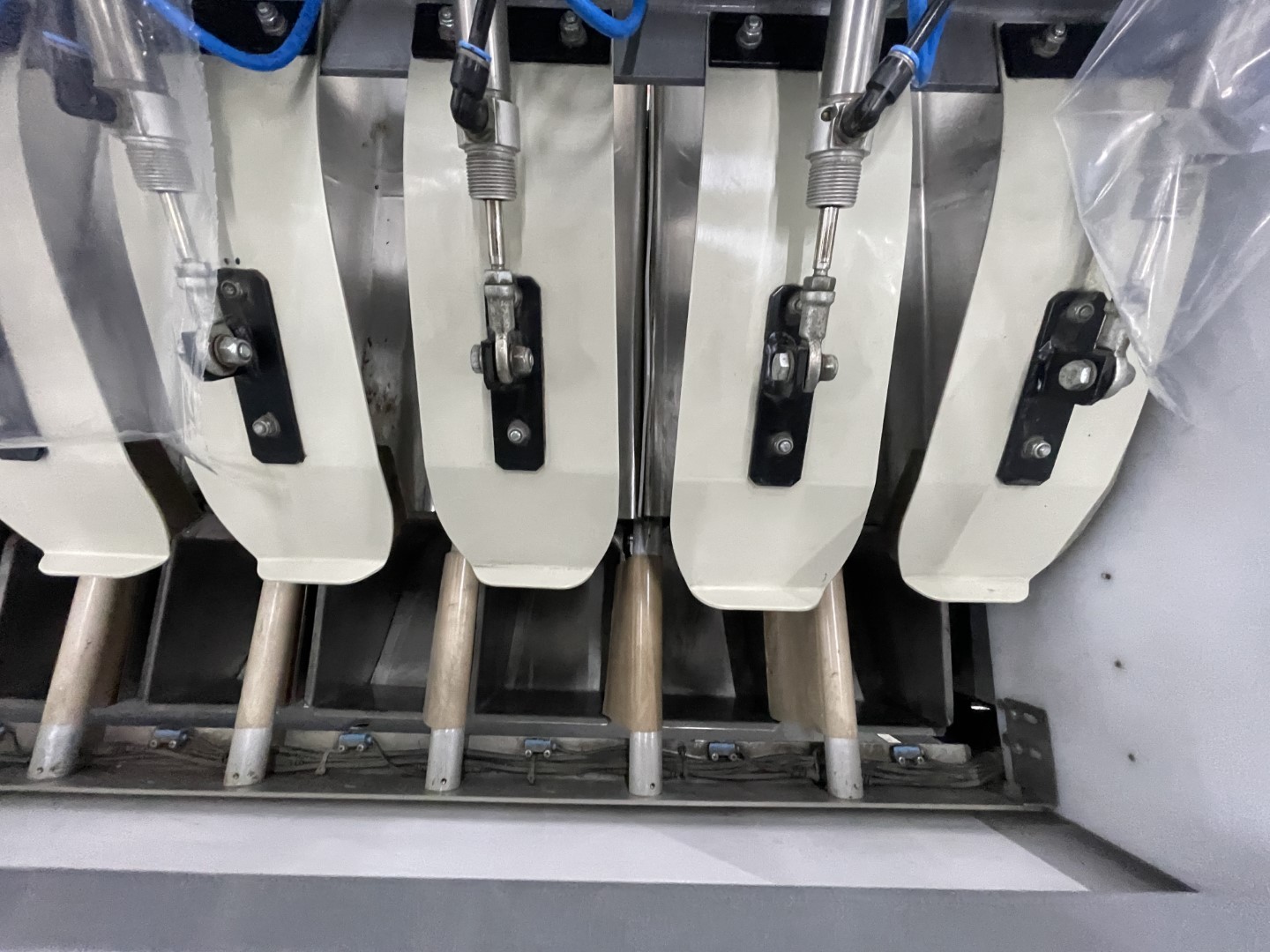Manter VP16000 Весовой дозатор с 3 подъемниками и дозировочными конвейерами