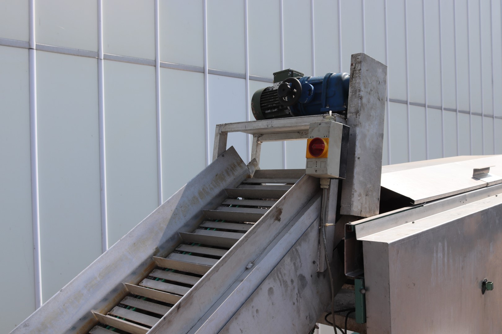 Buitendijk & Slaman (B&S) dryer for tomatoes with aluminium elevator
