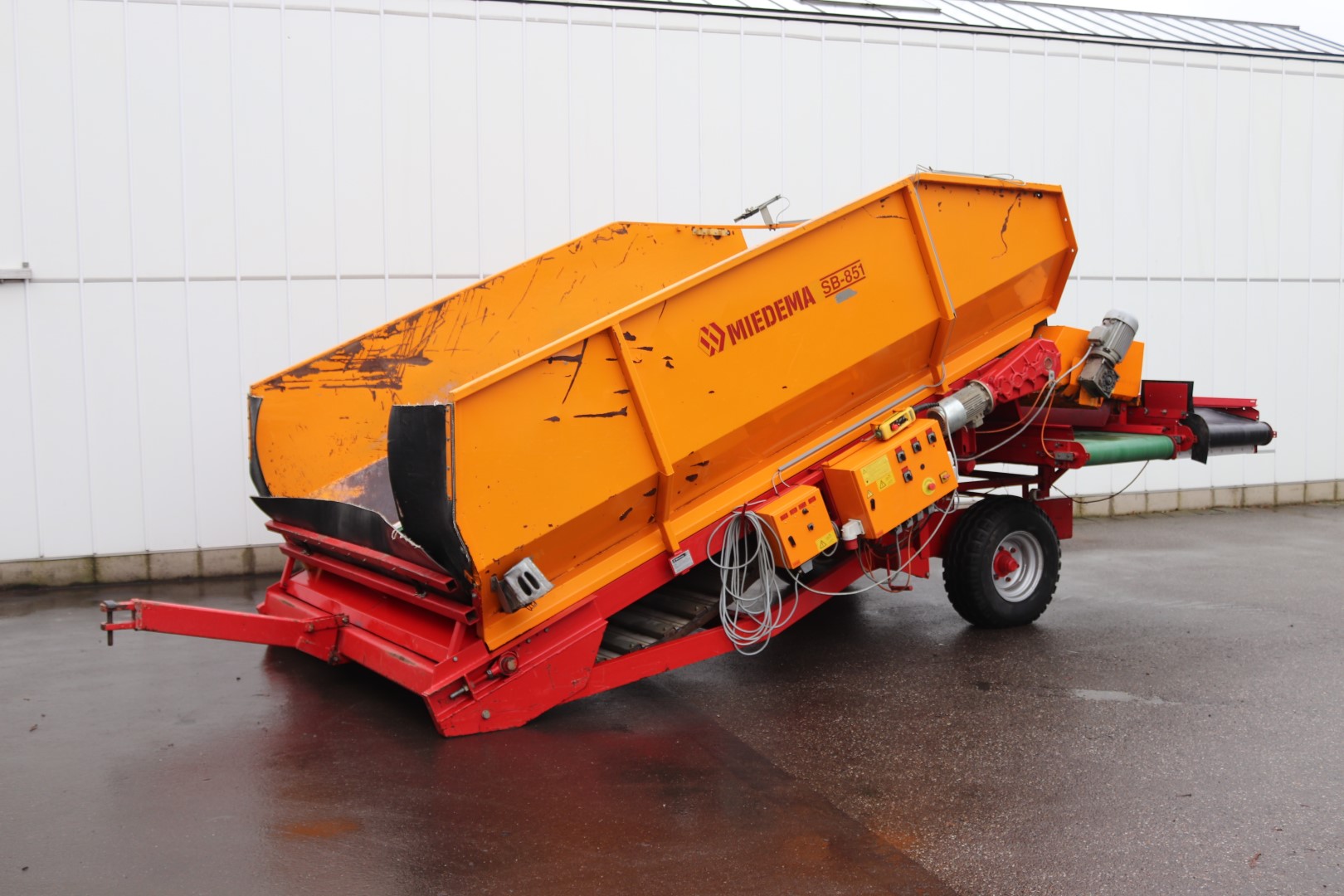 Miedema SB-851RZ receiving hopper