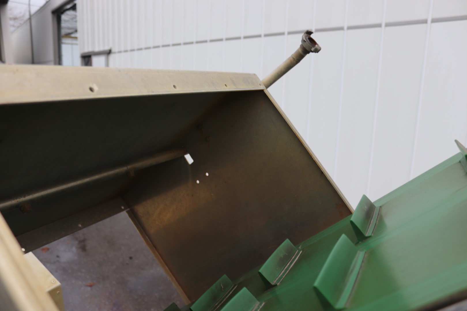 Van den Beucken aluminium harvesting conveyor