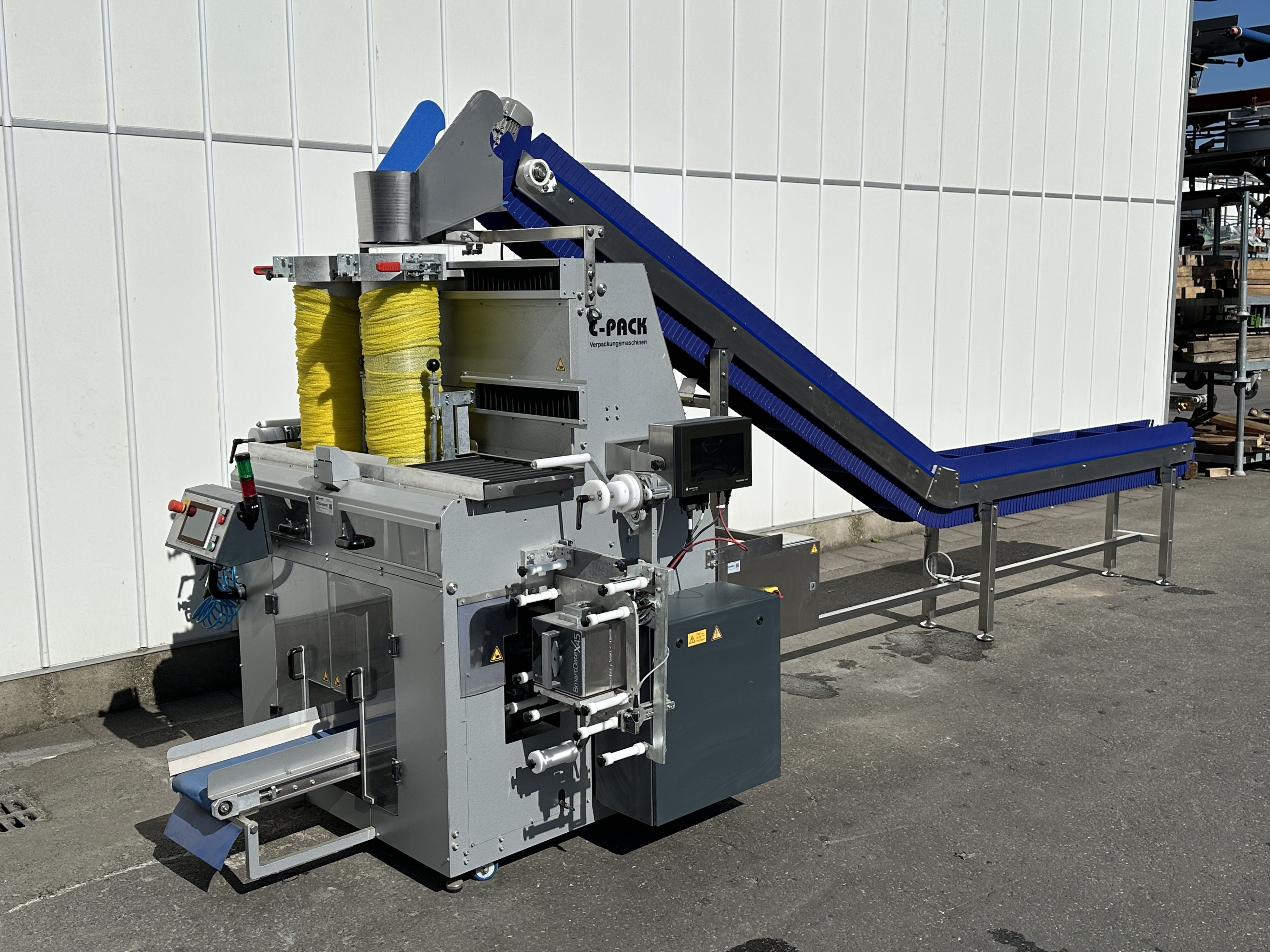 C-Pack VAS 992 Вертикальная упаковочная машина, машина для упаковки сетки с запечатыванием и ручкой.
