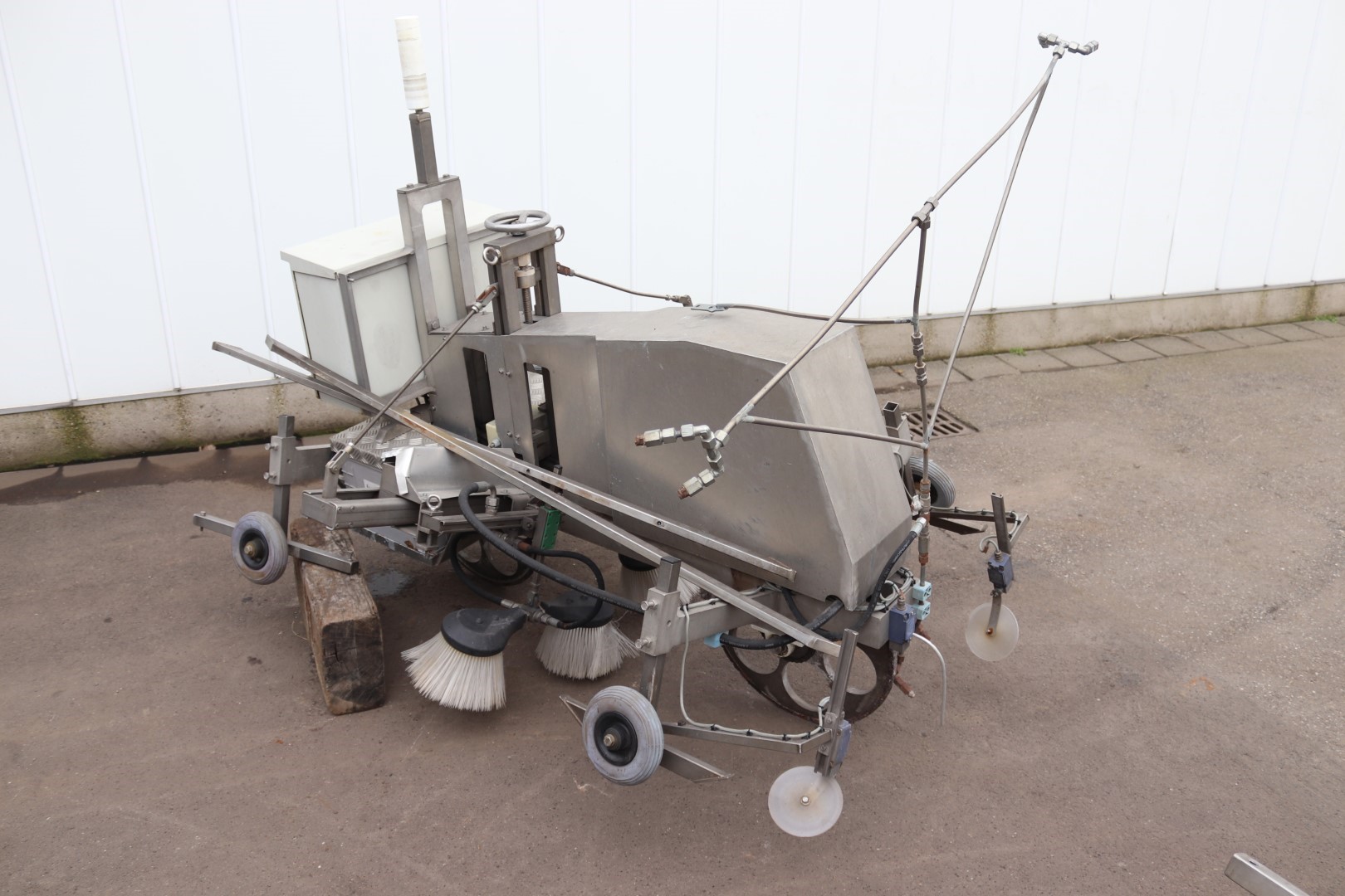 Cox V-PowerWasher greenhouse roof washing machine with aerial platform