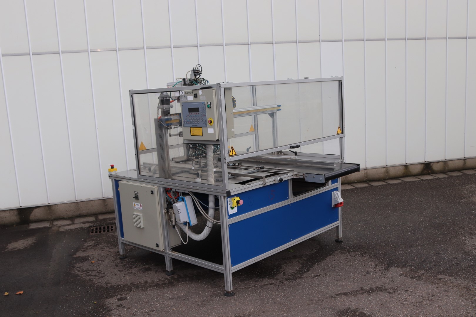 Visser Pic-O-Mat PC-9 transplanter for plugs