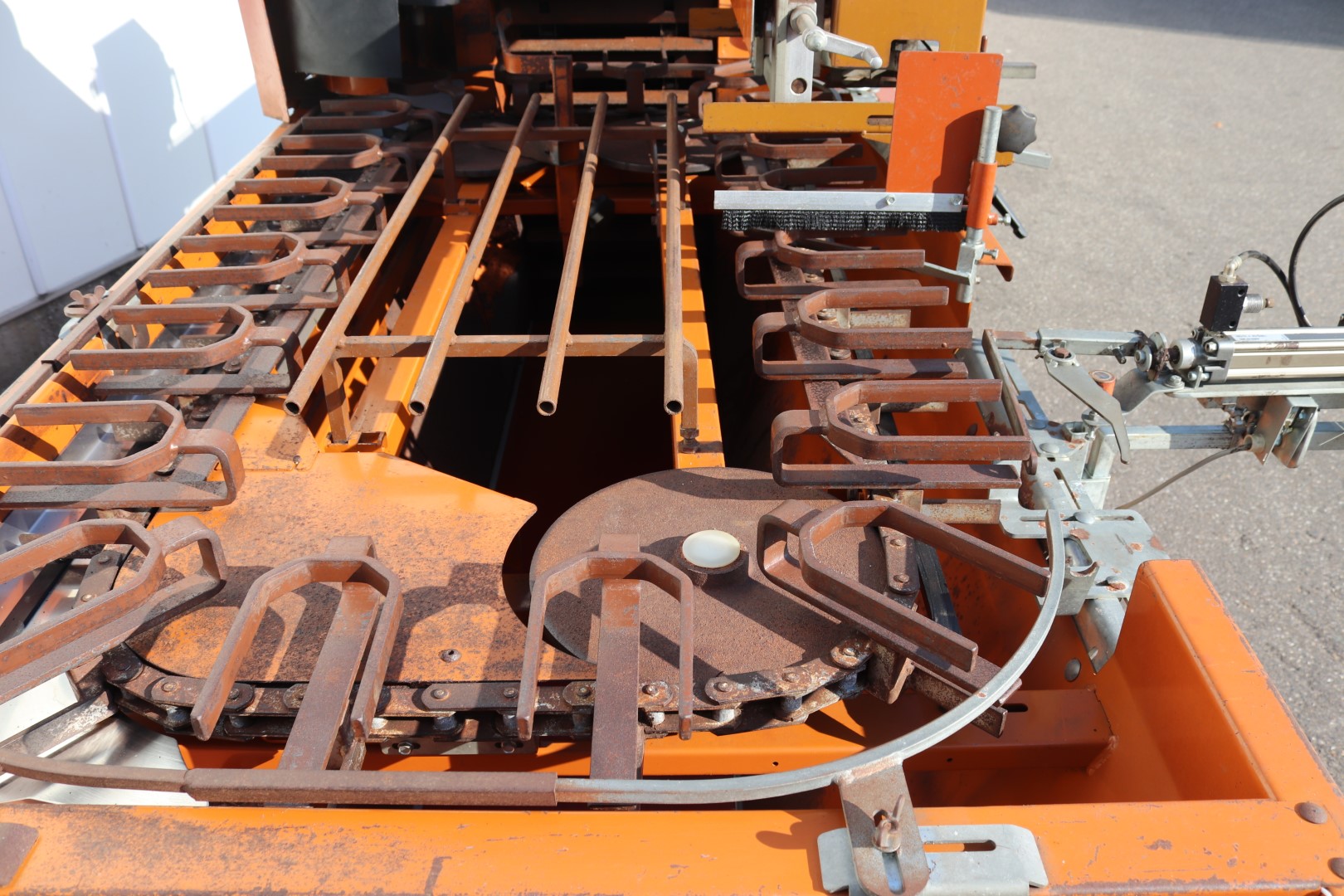 Javo Standaard potting machine with double pneumatic pot dispenser and discharger