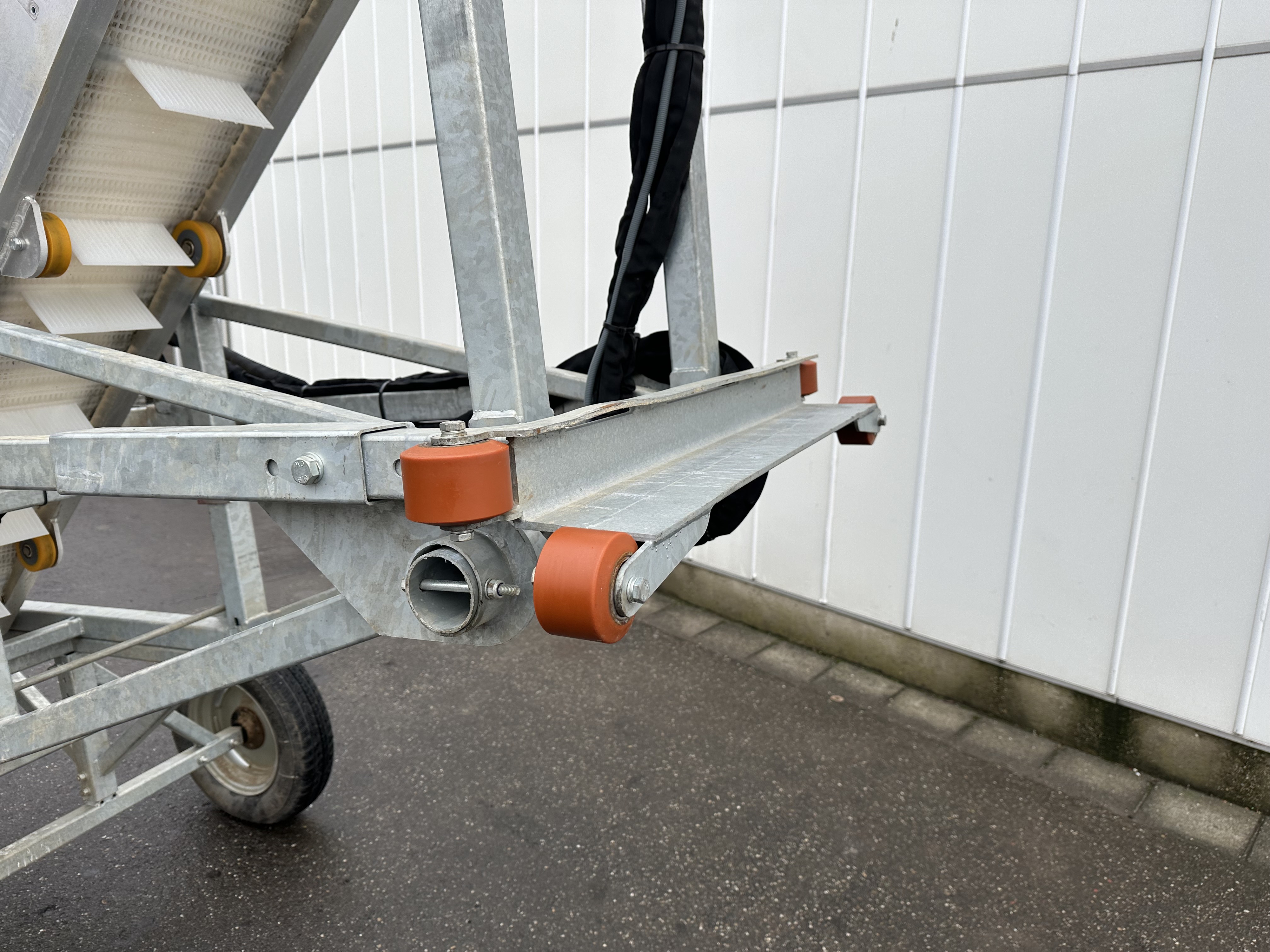 Van den Beucken aluminium harvesting conveyor