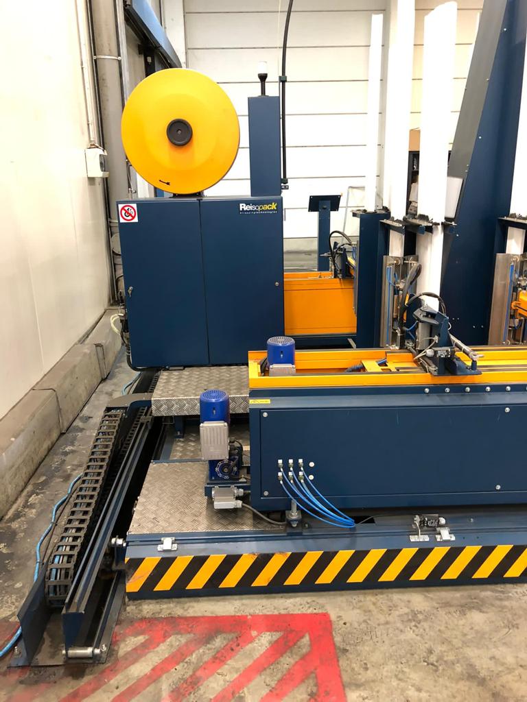 Reisopack 2915 automatic pallet strapping machine with pallet corners