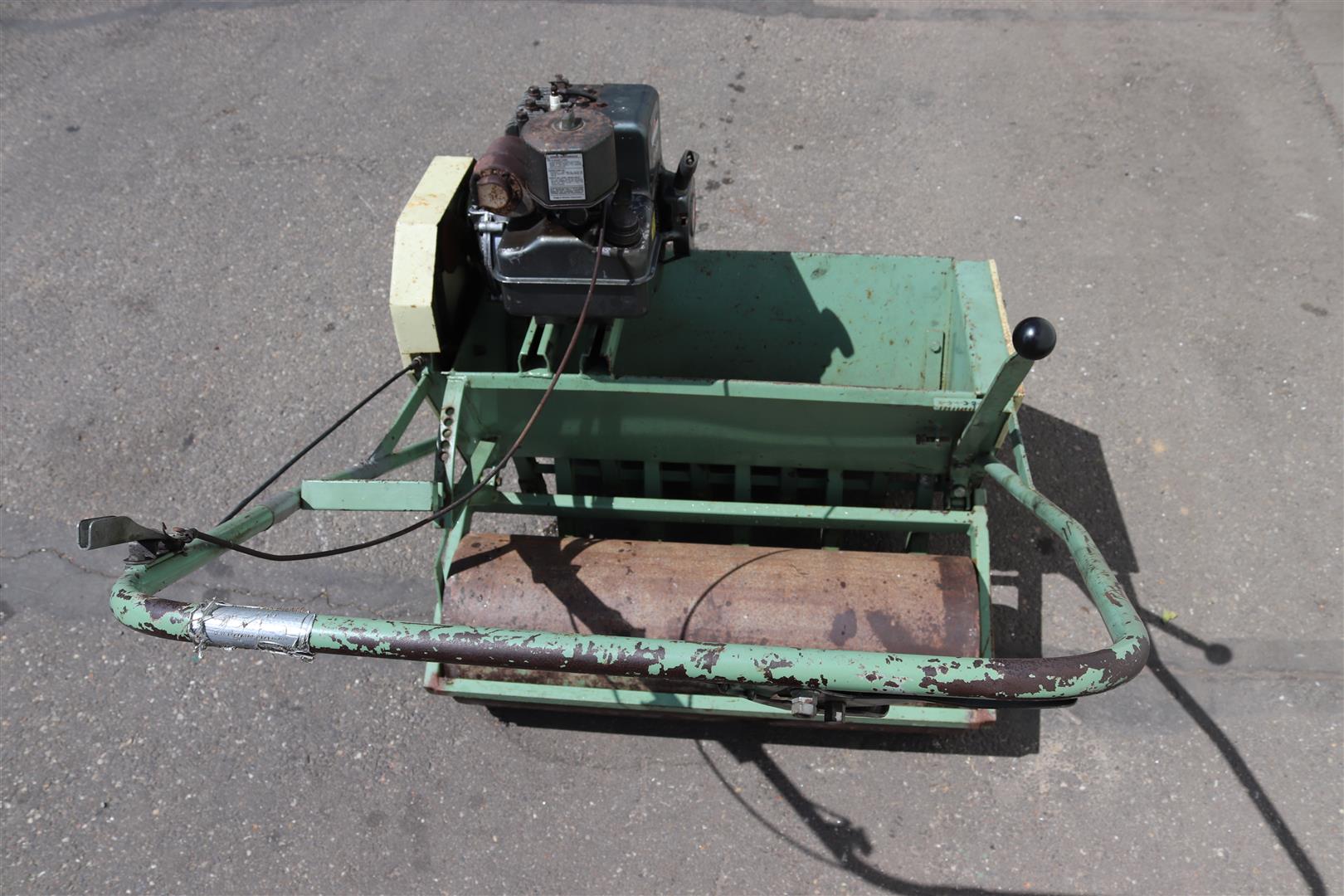 Механическая сеялка Vandenberg с двигателем Briggs & Stratton