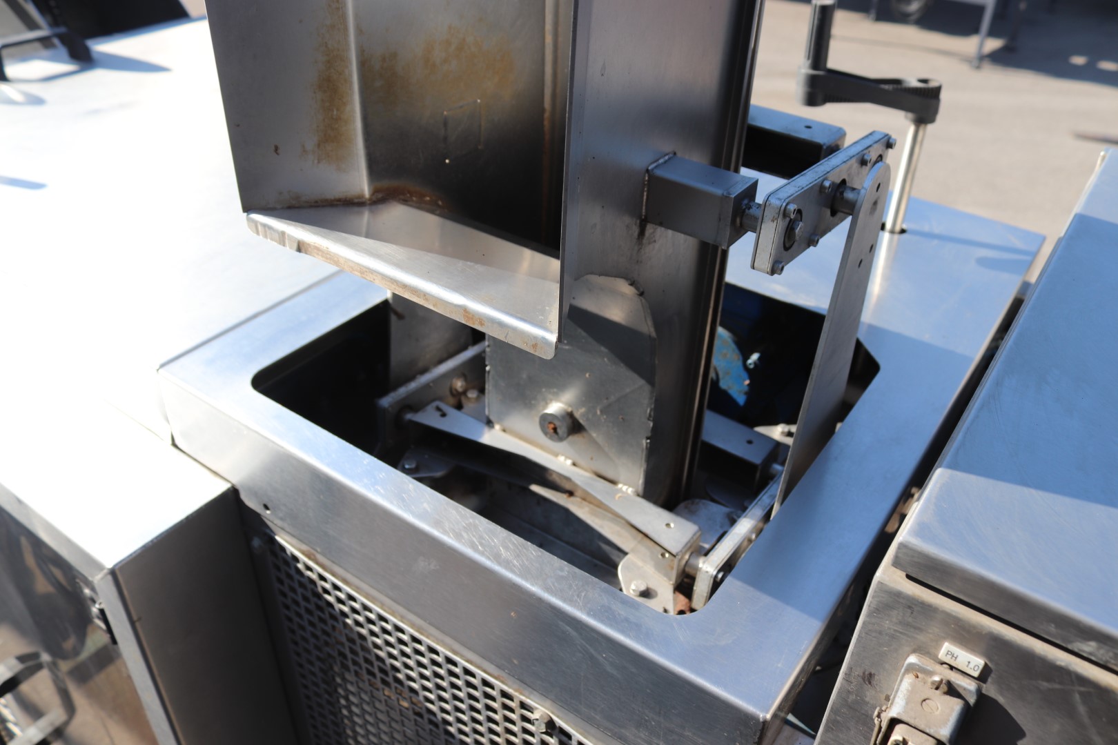 Машина для наполнения корзин Newtec NBM50C