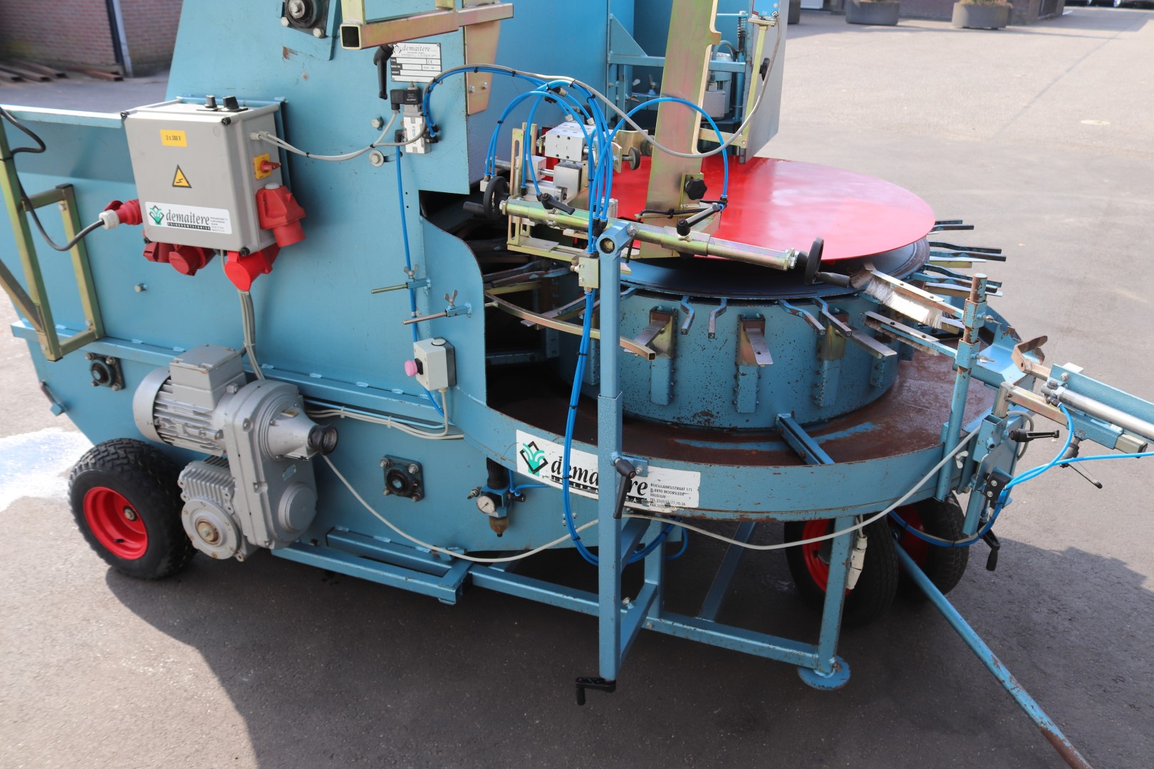 Demtec 1016 potting machine