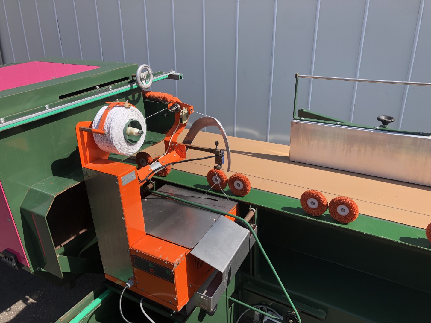 Potveer flower bunching machine