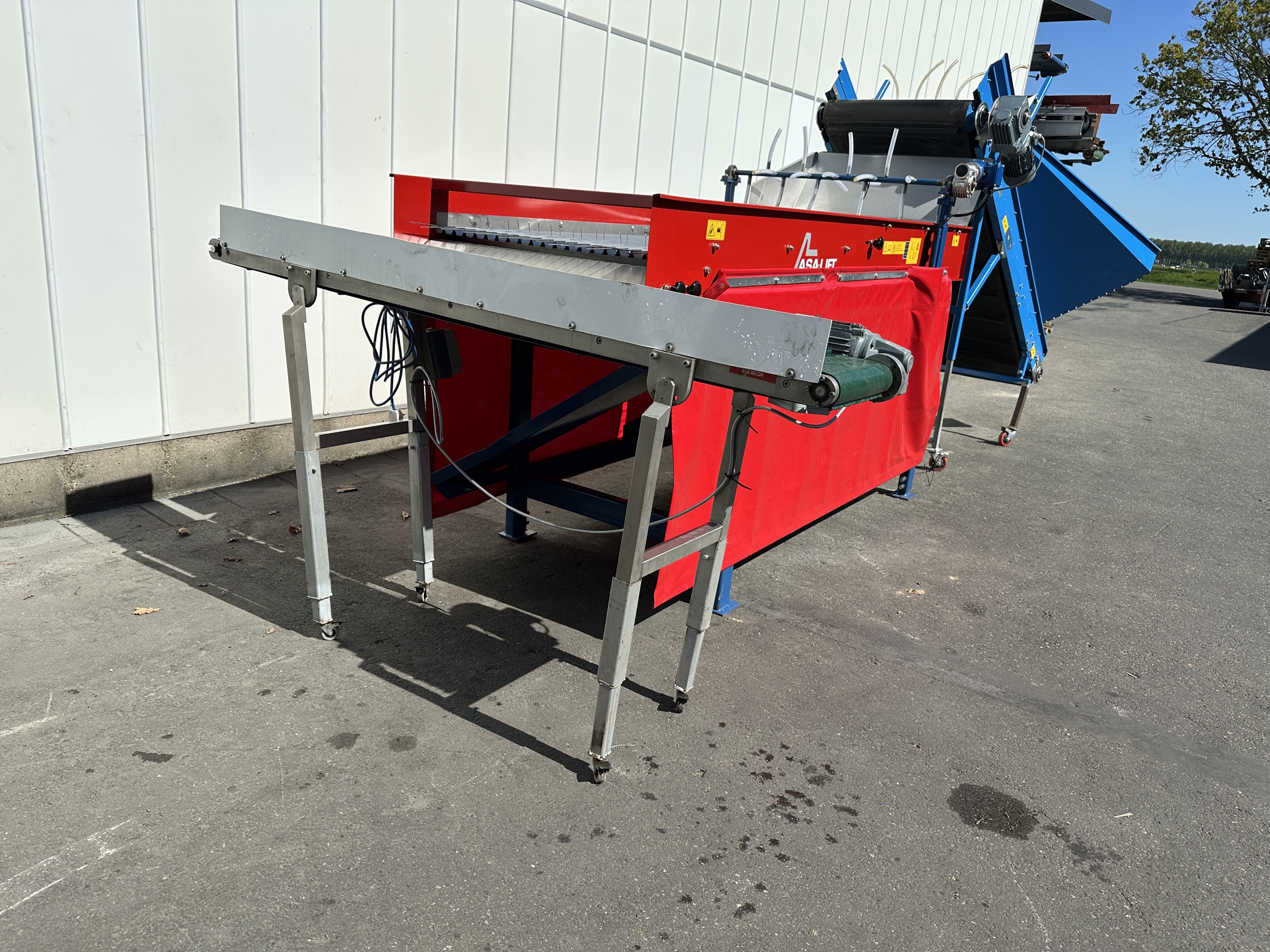 Asa-Lift BS-100 Машинa для сортировки по длине с бункером для корма и поперечным разгрузочным конвейером.