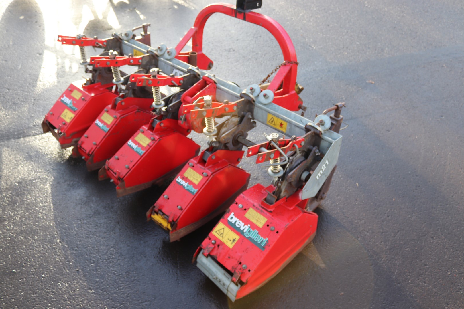 Breviglieri inter row cultivator with 4 rows and 5 elements