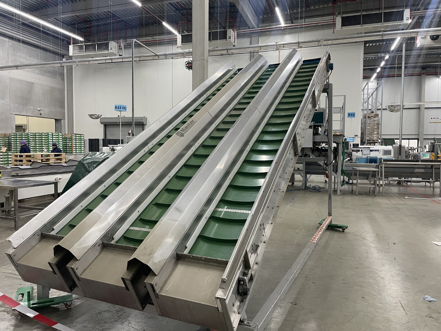 Manter VP16000 Весовой дозатор с 3 подъемниками и дозировочными конвейерами