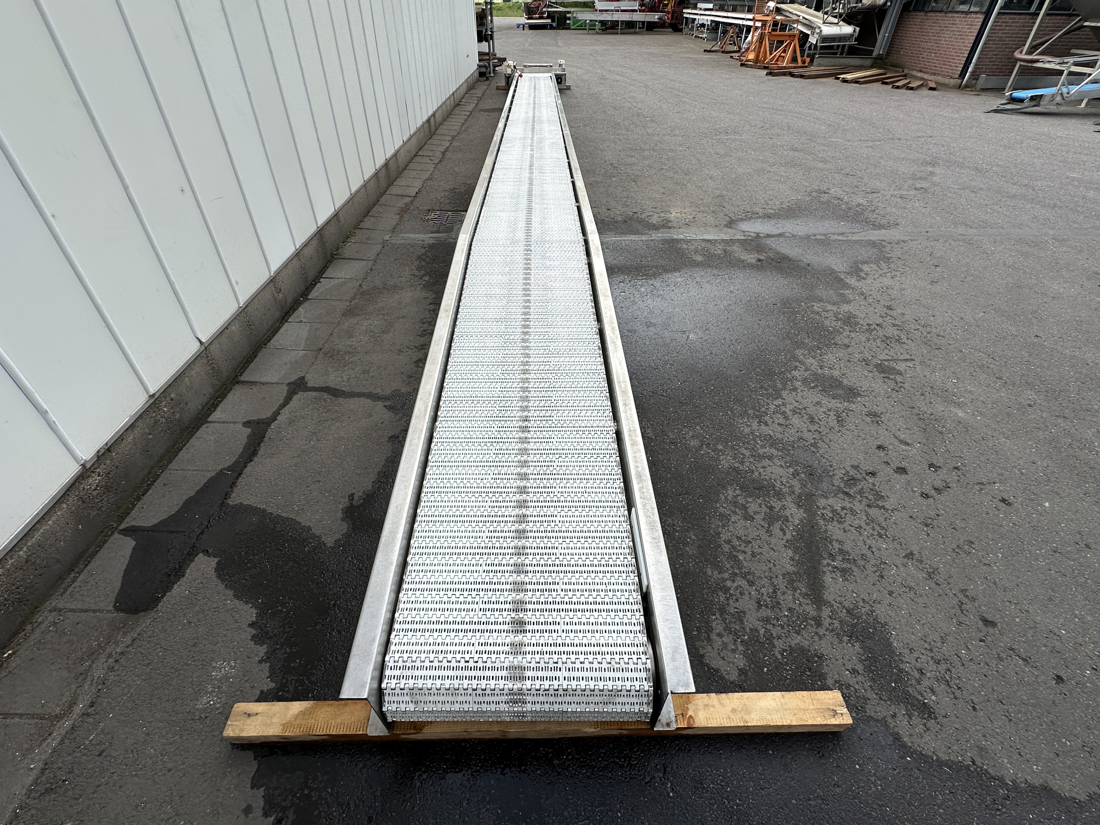 Verbruggen конвейер 1115 x 60 см с поперечным конвейером 100 x 40 см, оба из нержавеющей стали.