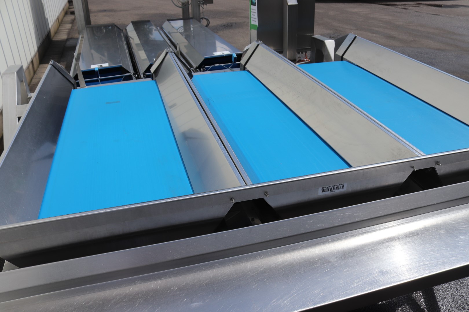 Newtec 14-head weighing machine with supply conveyors