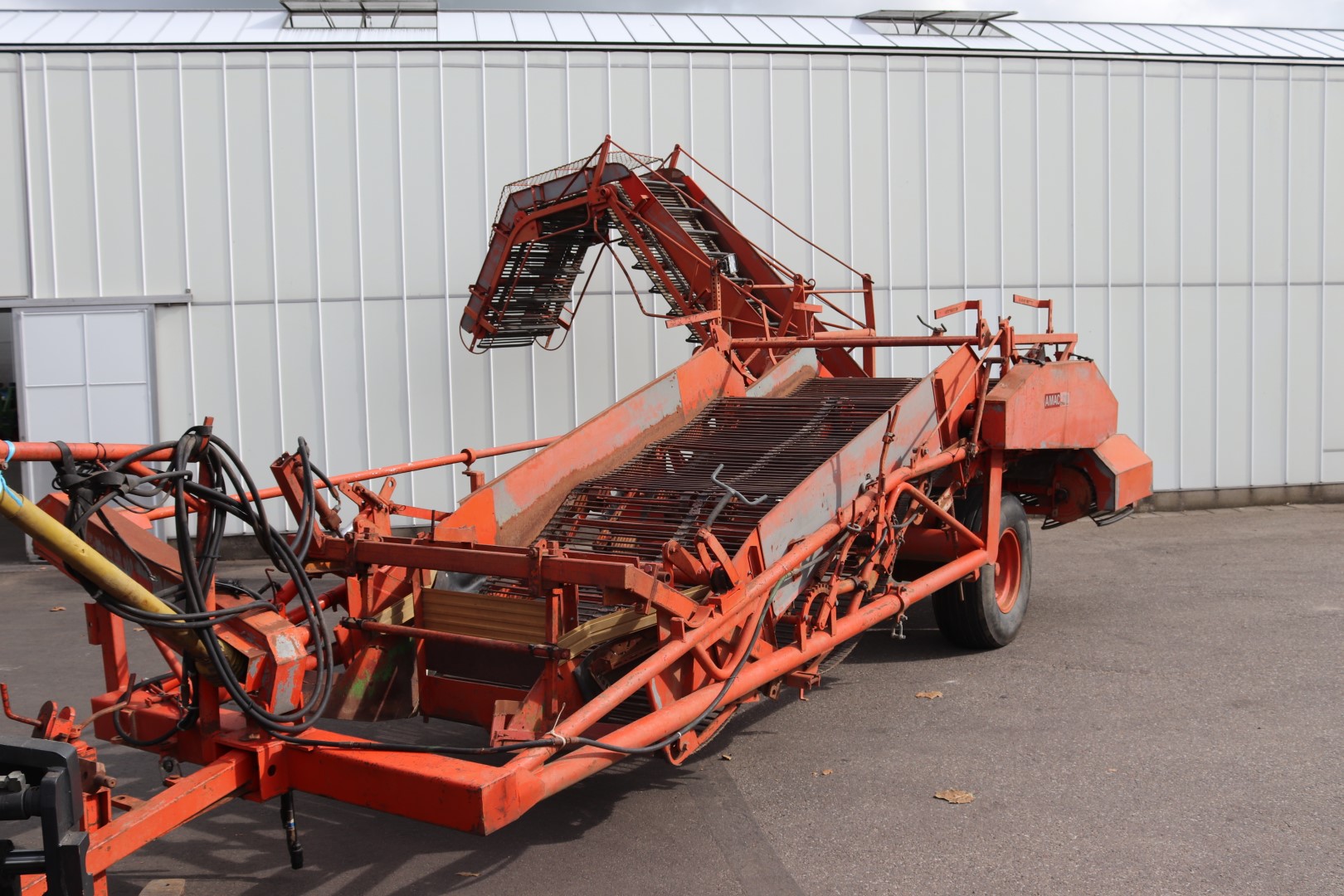 AMAC D2 onion loader with extended elevator