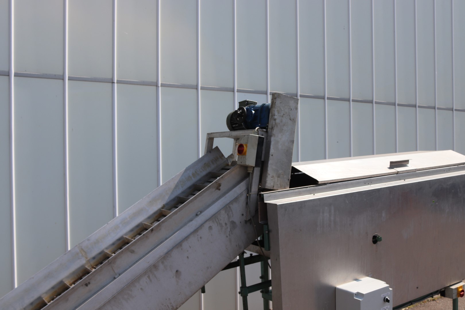 Buitendijk & Slaman (B&S) dryer for tomatoes with aluminium elevator
