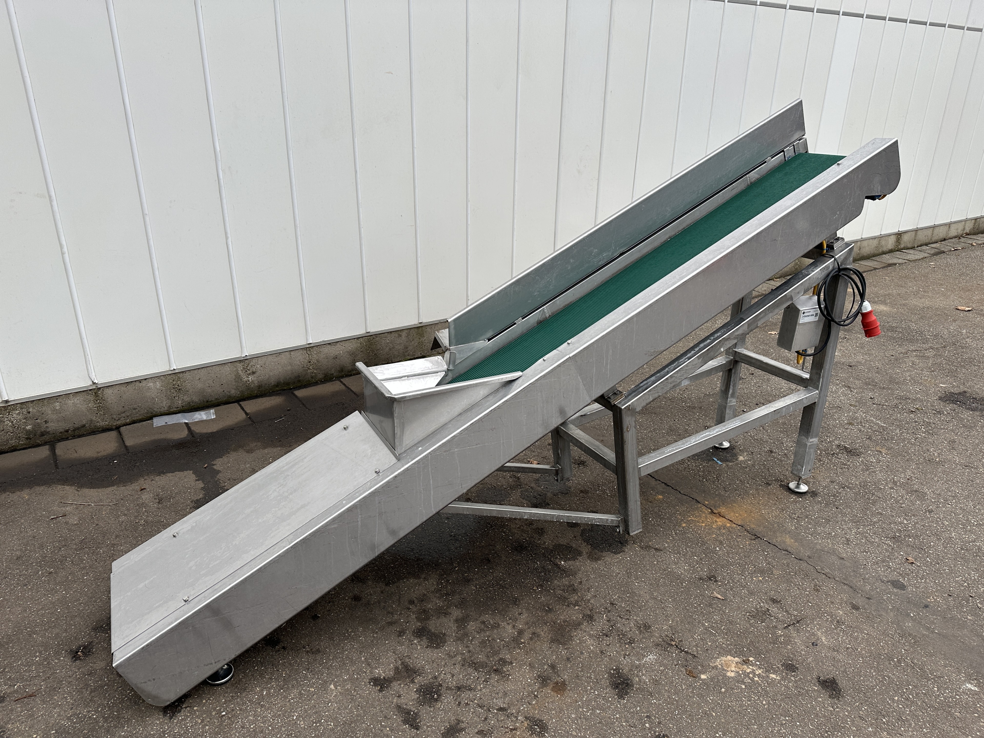 Элеваторный конвейер нержавеющая сталь с плоским конвейером 290 x 30 см