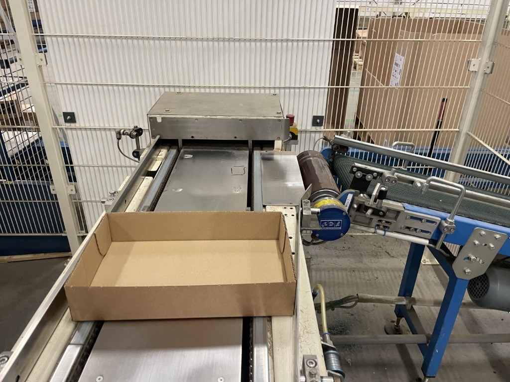 Sealed Air B+ BA20 Mашина для формовки картонных коробок и кассет с наклейкой, подъемником и сборным конвейером